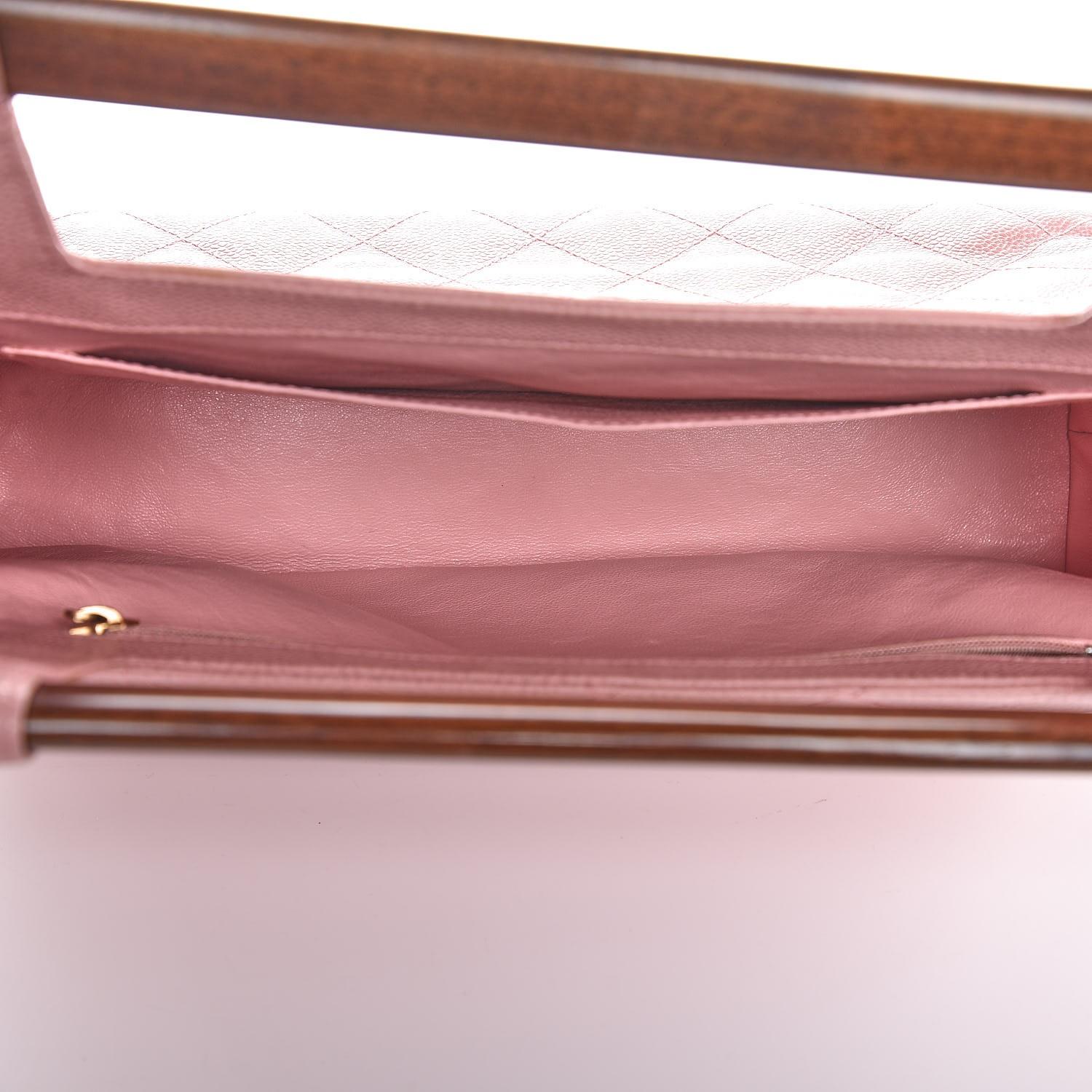 Chanel 2004 Rare pochette rose tendre vintage Barbie avec poignée supérieure en bois Kelly Bag en vente 6