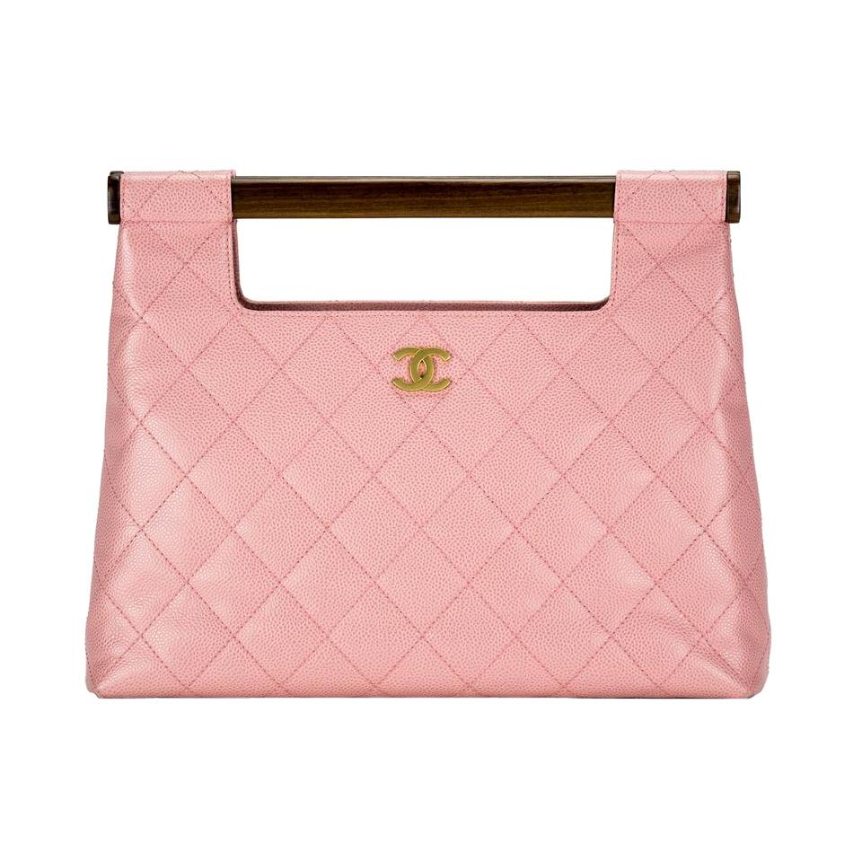 Chanel 2004 Rare pochette rose tendre vintage Barbie avec poignée supérieure en bois Kelly Bag Bon état - En vente à Miami, FL