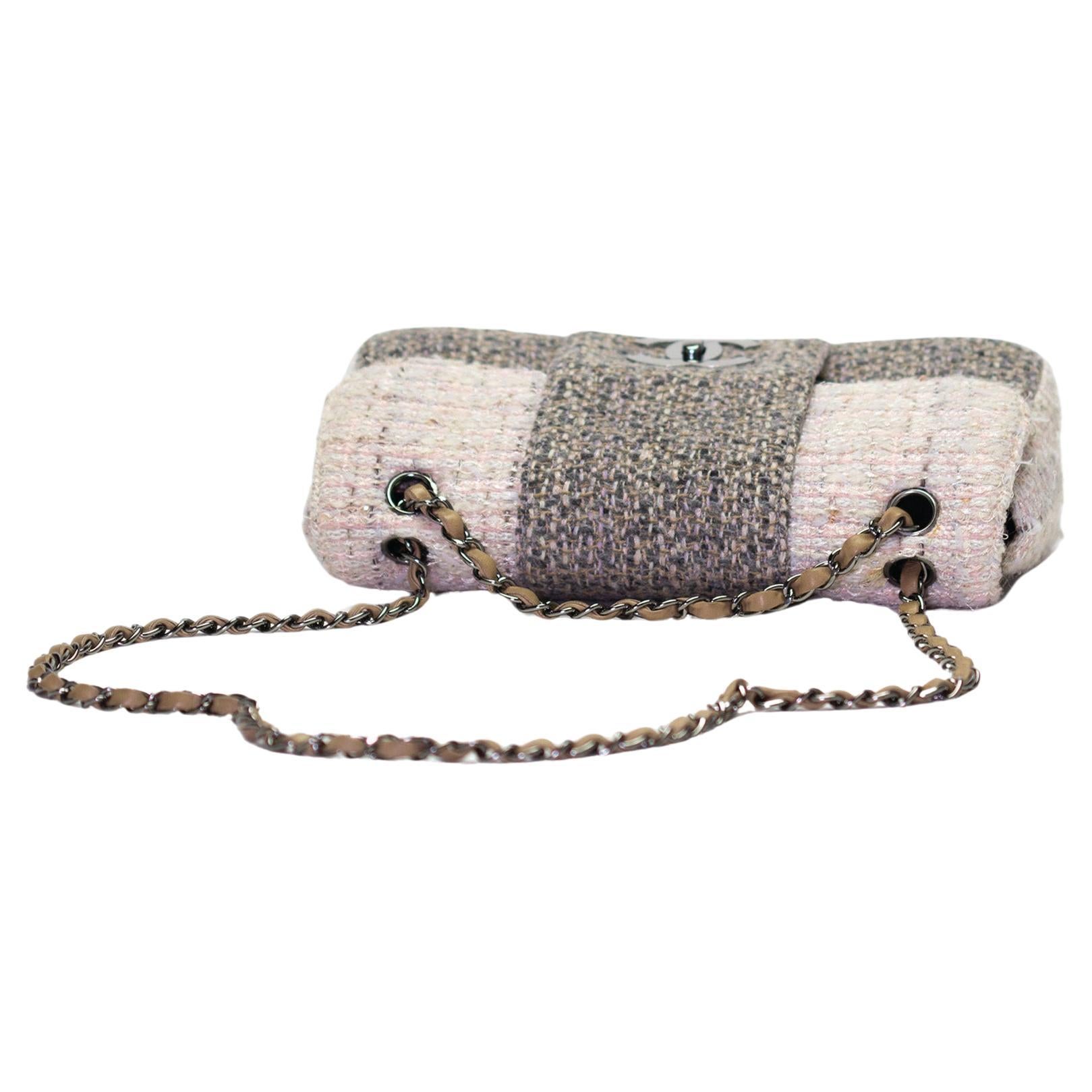 Chanel 2004 Small Rare Tweed Cream Beige Classic Flap Bag In Good Condition For Sale In Miami, FL