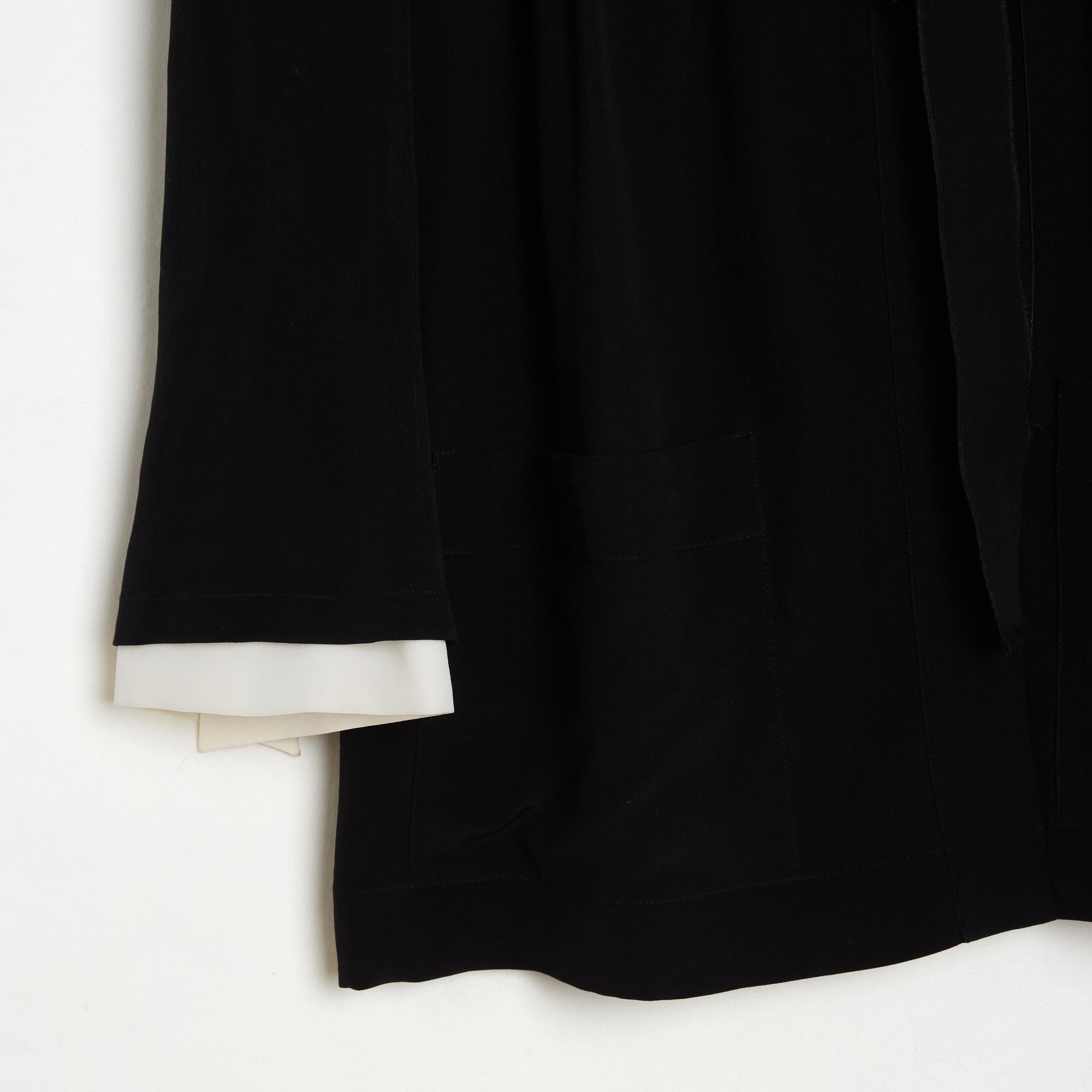 Nero Chanel 2004 Top et Blouse Soie FR40 Camicetta e canotta in seta nera ecru UK12 US10 in vendita