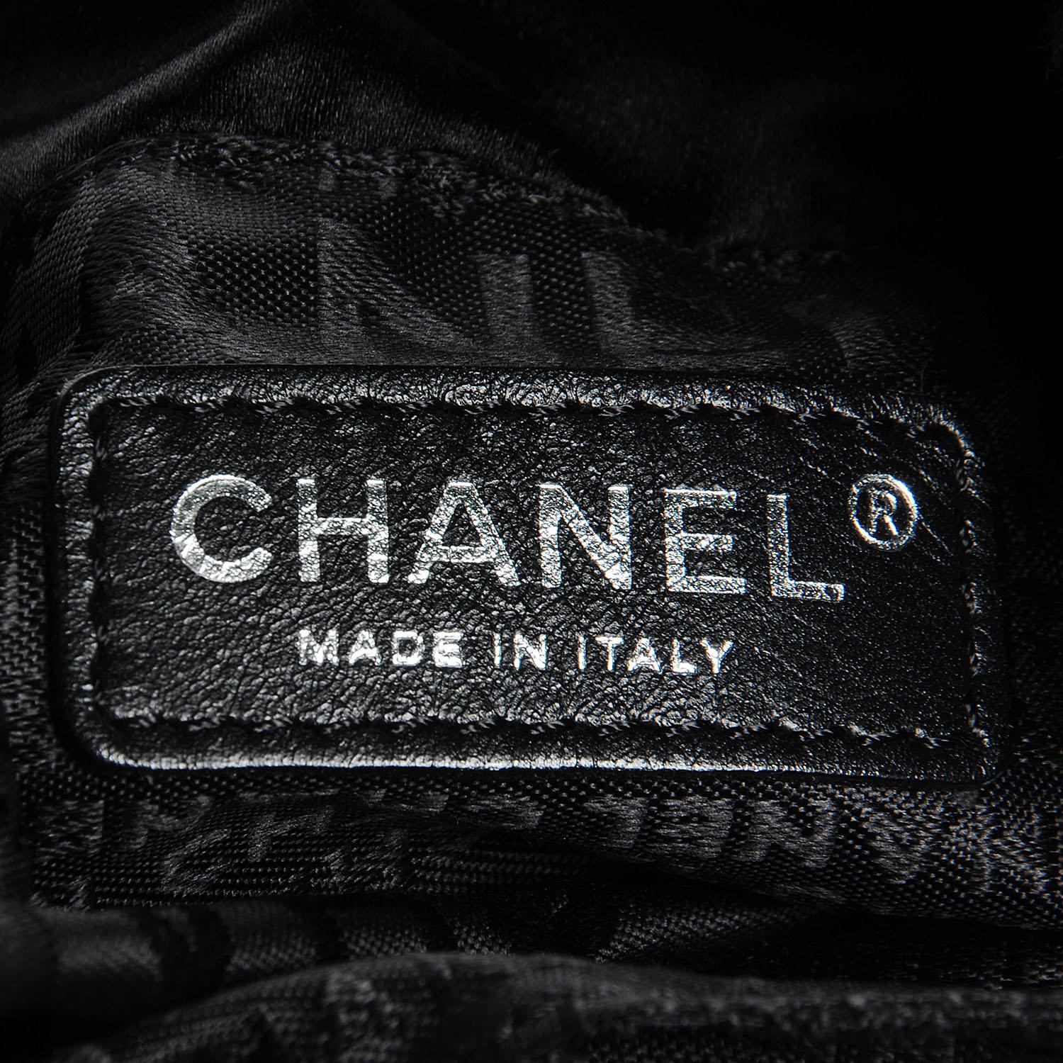 Chanel 2004 Vintage Black Shearling Satin Drawstring Tassel Bag  For Sale 3