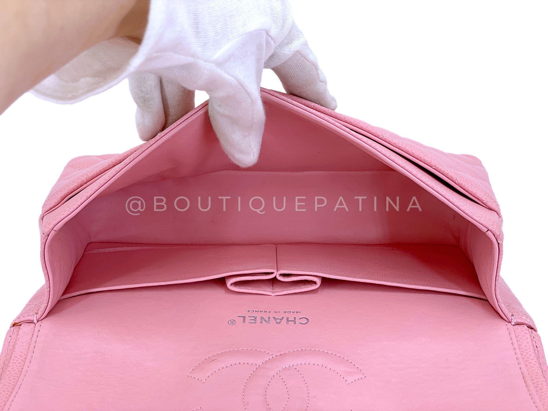 Chanel 2004 Vintage Sakura Pink Caviar Medium Classic Double Flap Bag SHW 68532 en vente 5