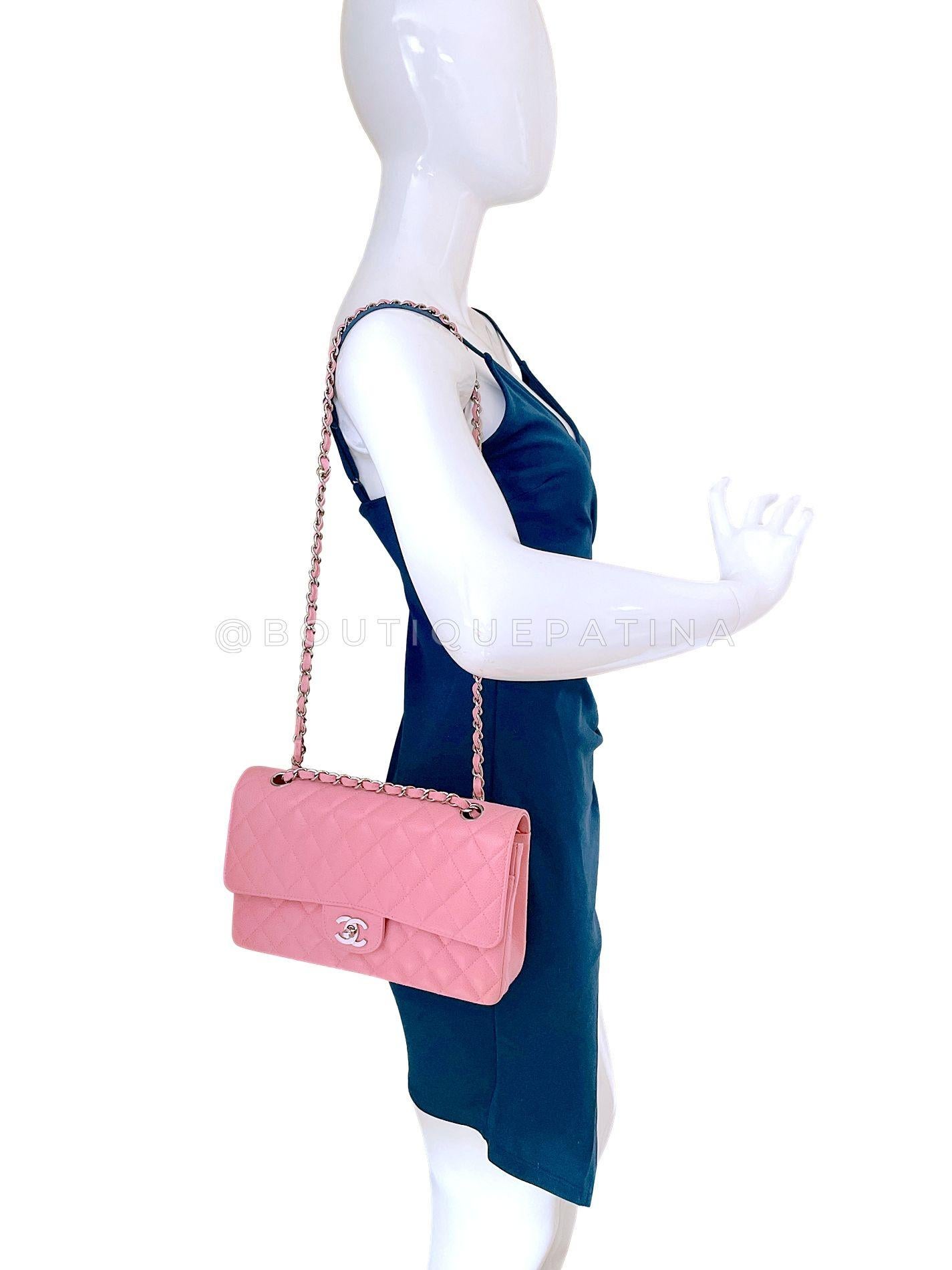 Chanel 2004 Vintage Sakura Pink Caviar Medium Classic Double Flap Bag SHW 68532 en vente 10