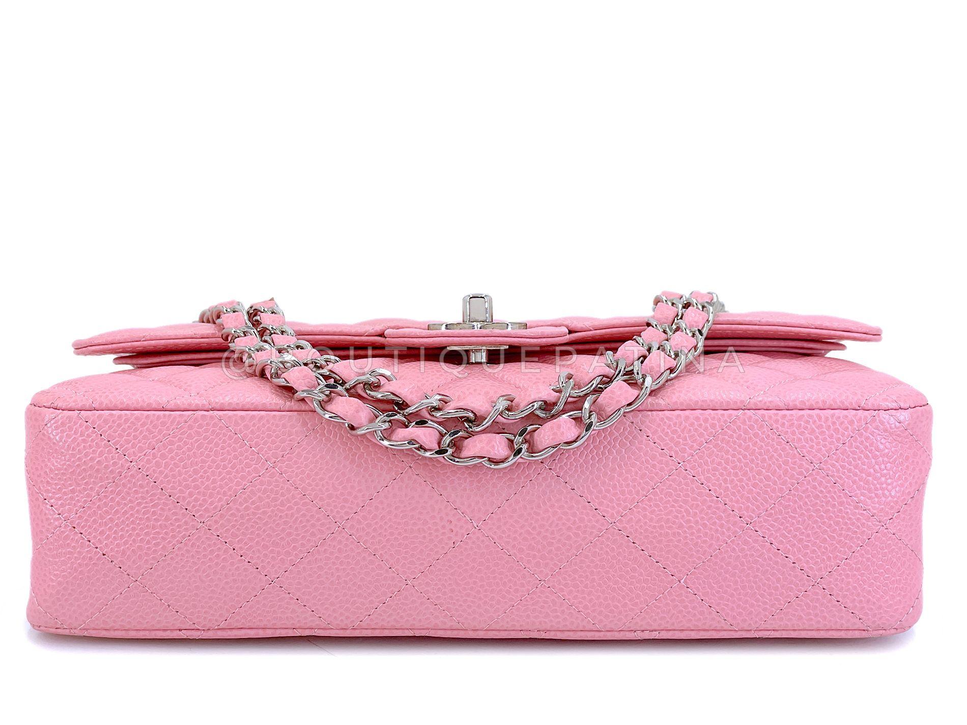 Chanel 2004 Vintage Sakura Pink Caviar Medium Classic Double Flap Bag SHW 68532 en vente 1