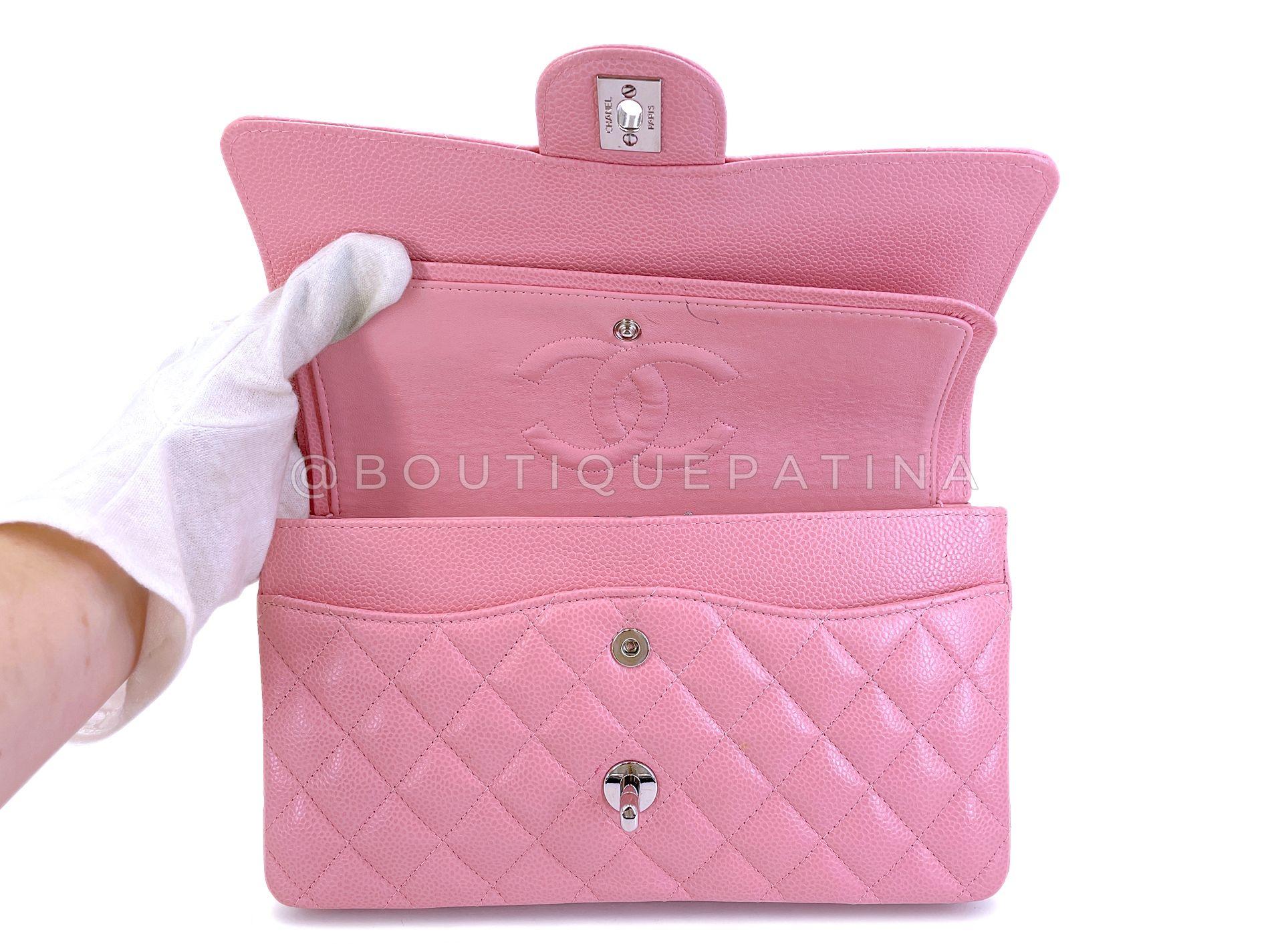 Chanel 2004 Vintage Sakura Pink Caviar Medium Classic Double Flap Bag SHW 68532 en vente 4
