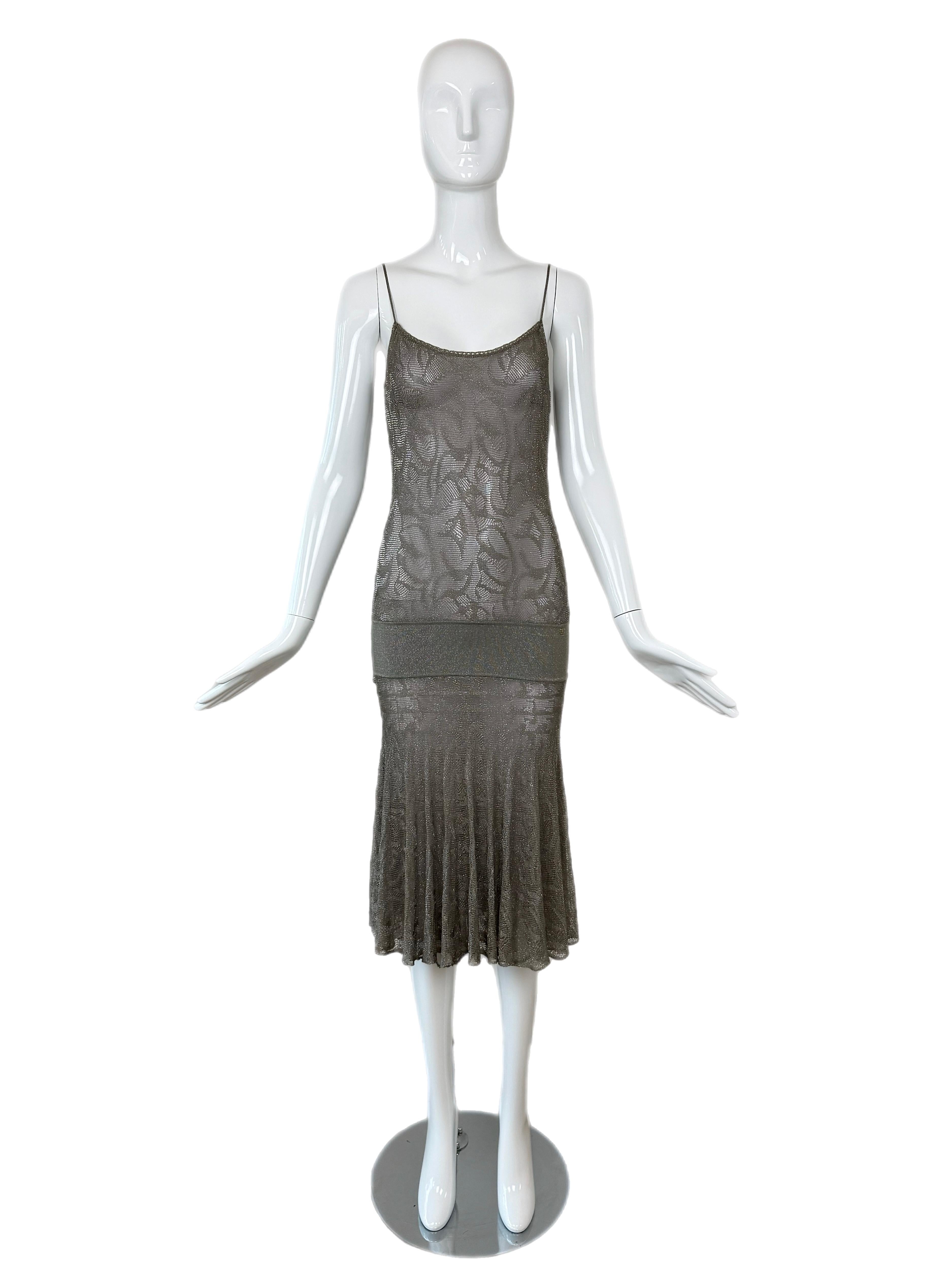 Argent CHANEL 2004 Vintage Silver Metallic Knee Length Dress en vente