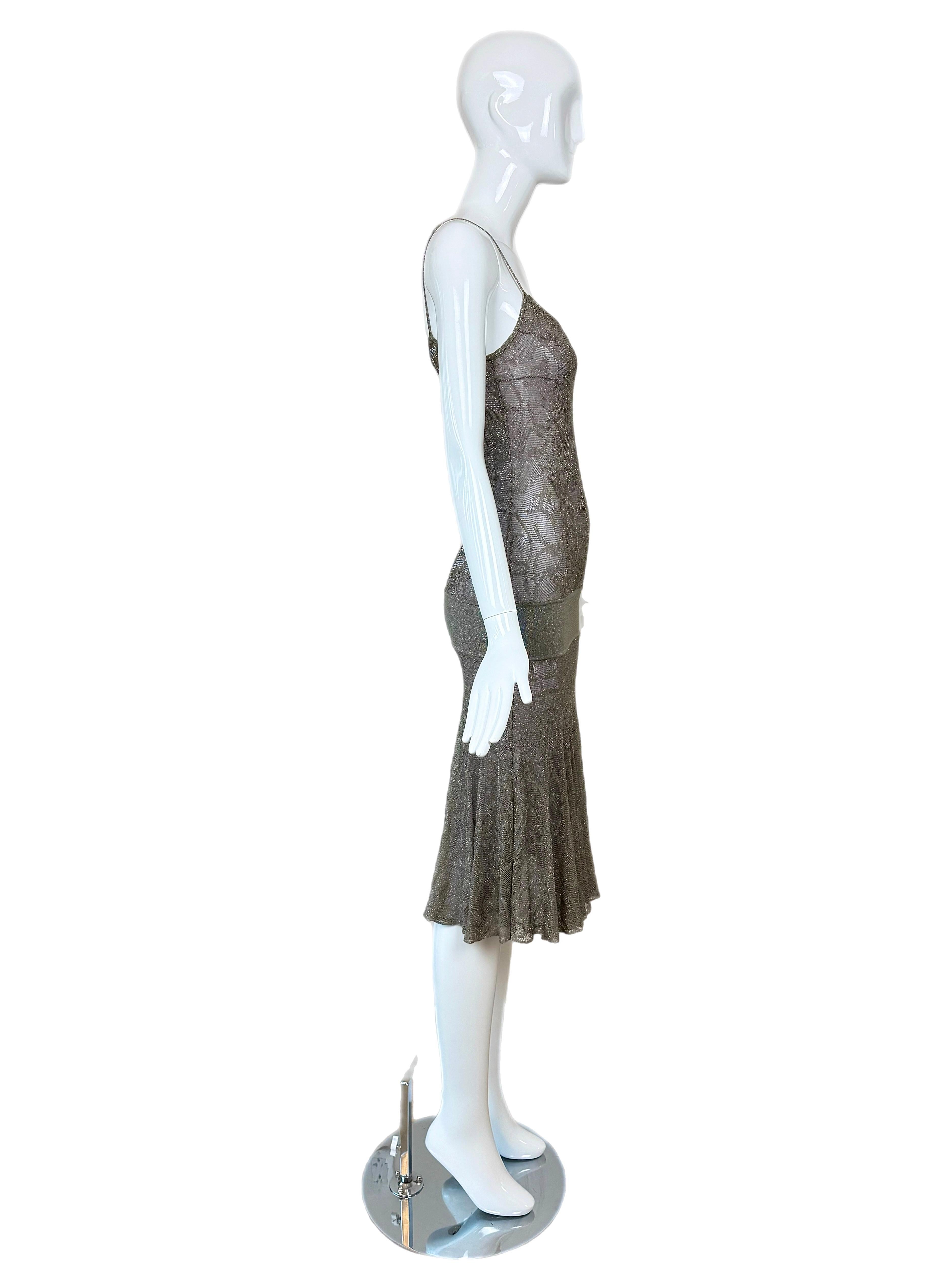 CHANEL 2004 Vintage Silver Metallic Knee Length Dress Excellent état - En vente à Leonardo, NJ