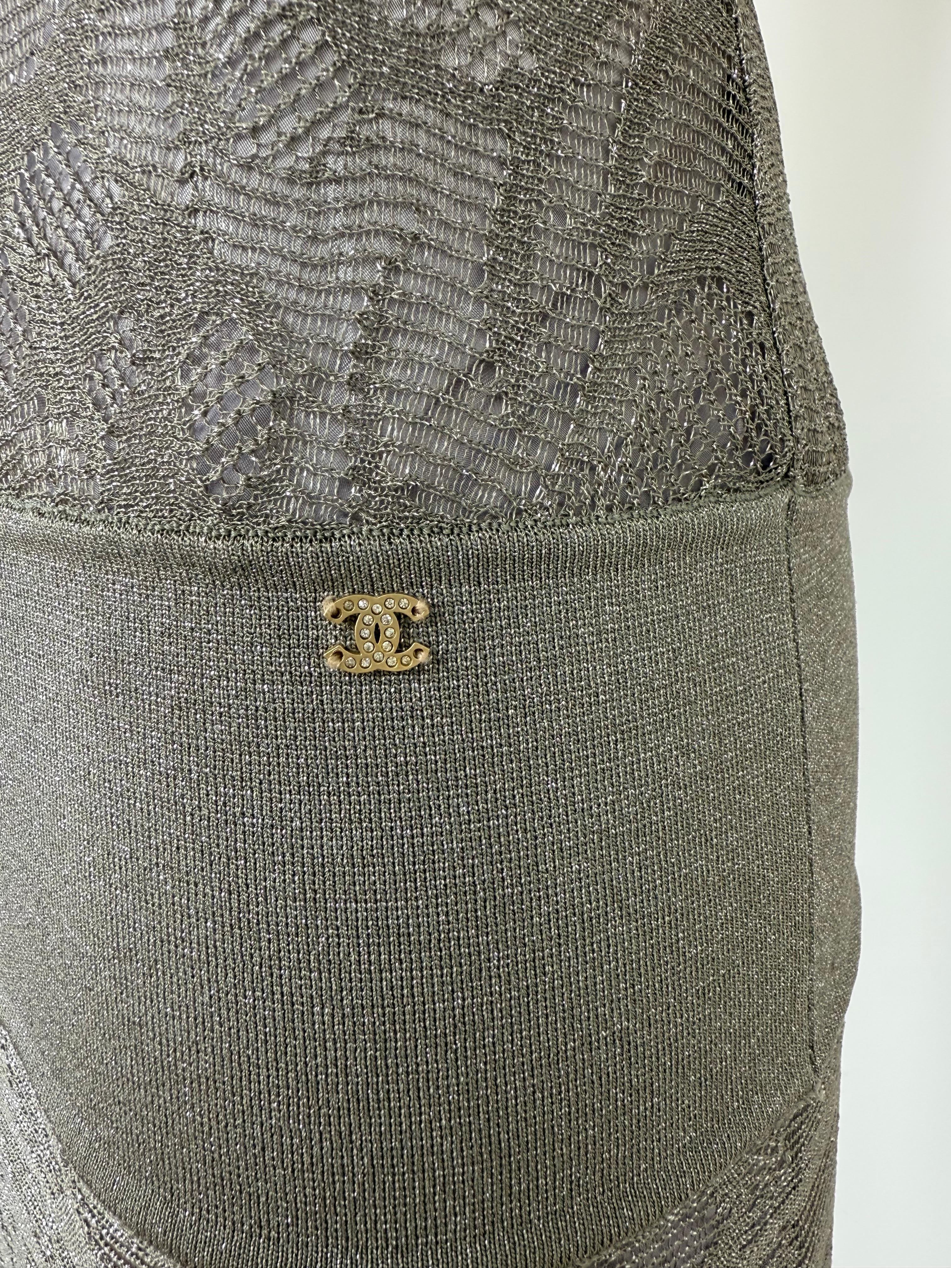 CHANEL 2004 Vintage Silver Metallic Knee Length Dress en vente 1