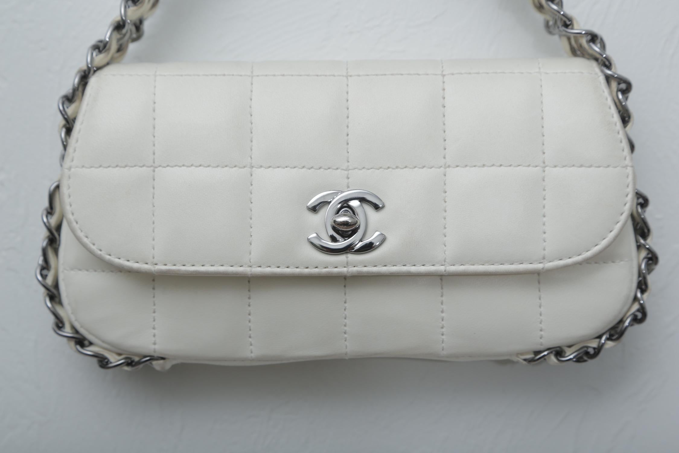Chanel  2004 White Lambskin Mini Chain around lap Bag In Excellent Condition In West palm beach, FL