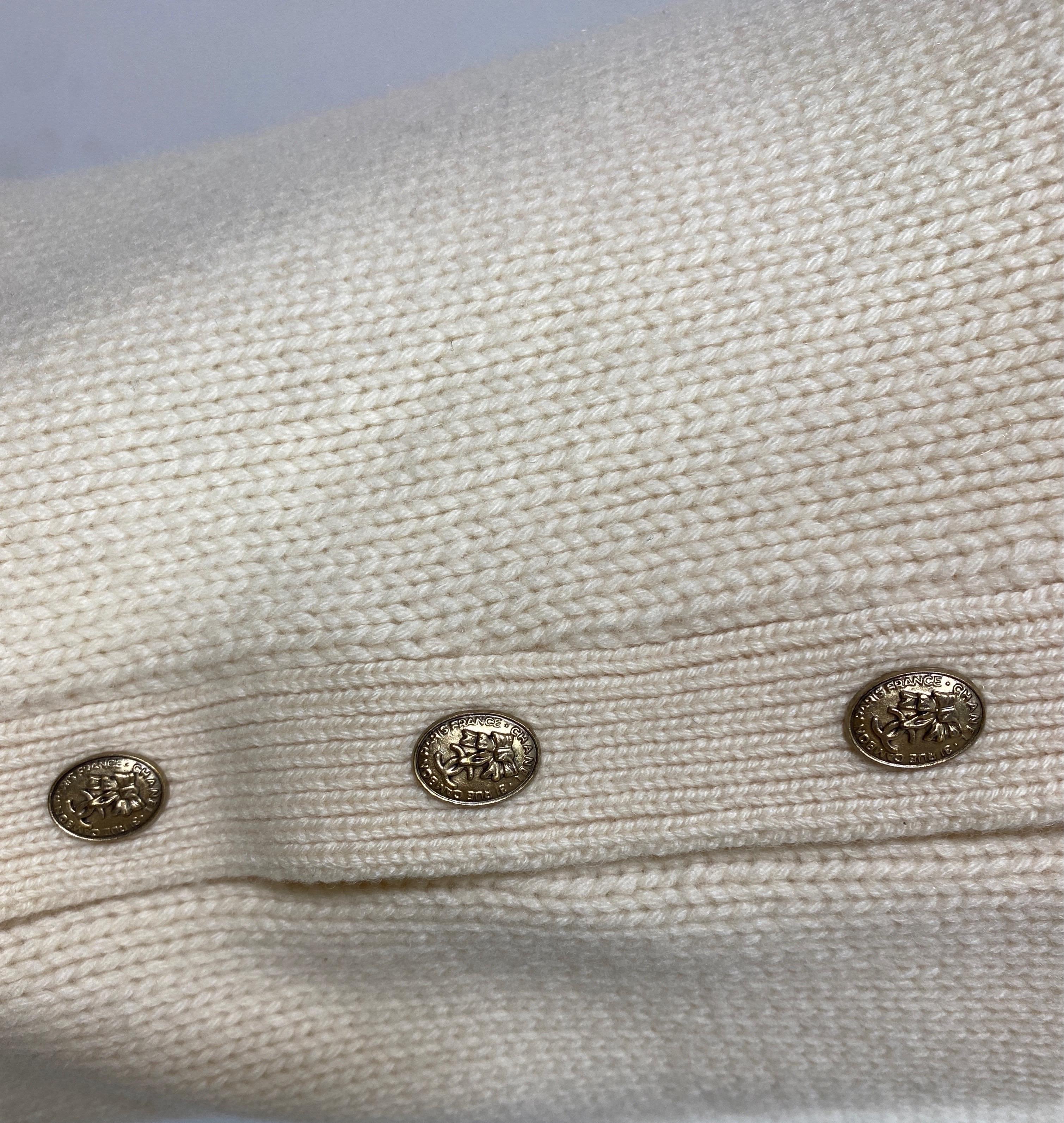Chanel 2004A ivory cashmere knit sweater with logo snaps-Size 36 For Sale 7