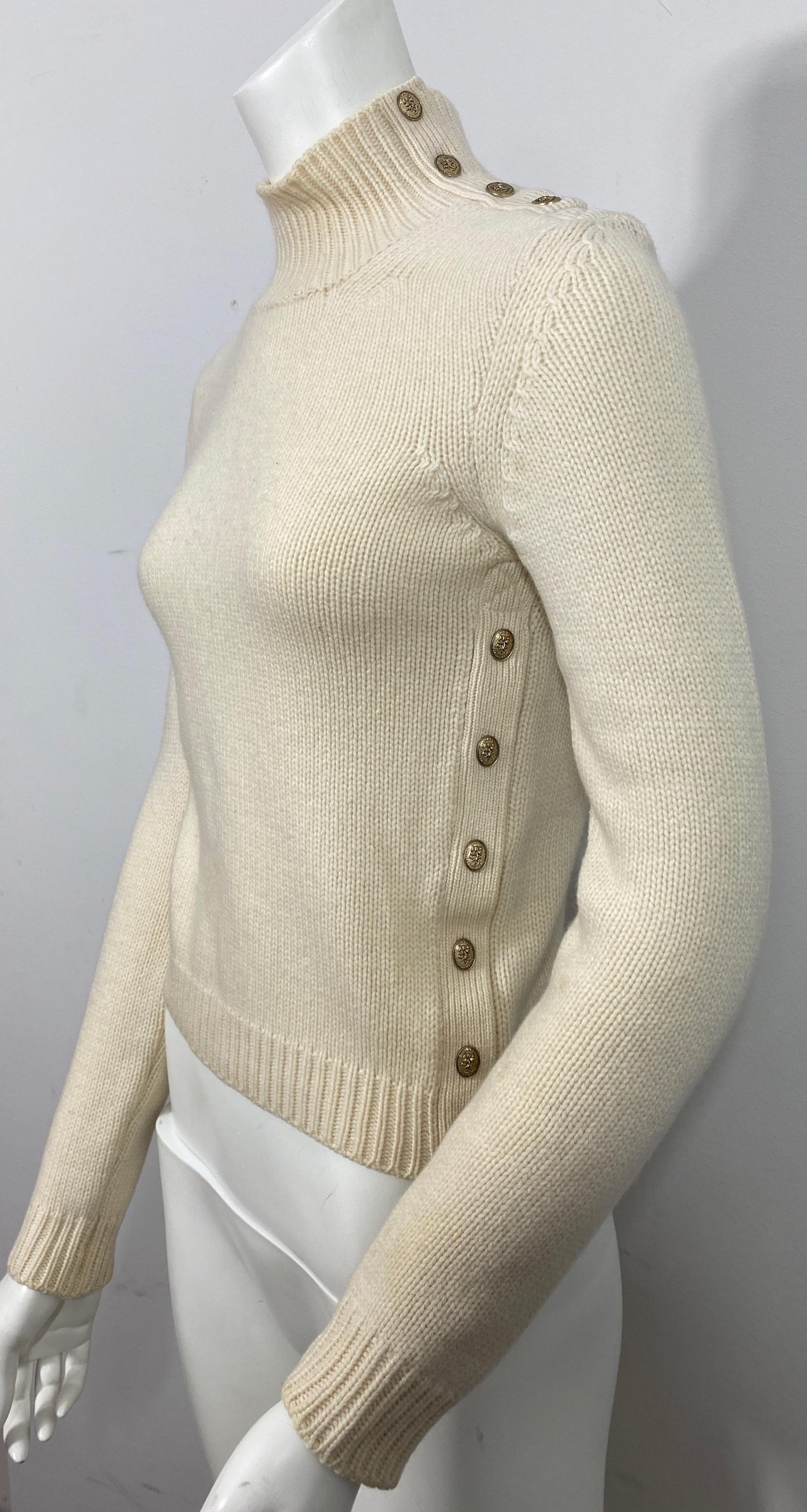 Chanel 2004A ivory cashmere knit sweater with logo snaps-Size 36 In Good Condition For Sale In West Palm Beach, FL