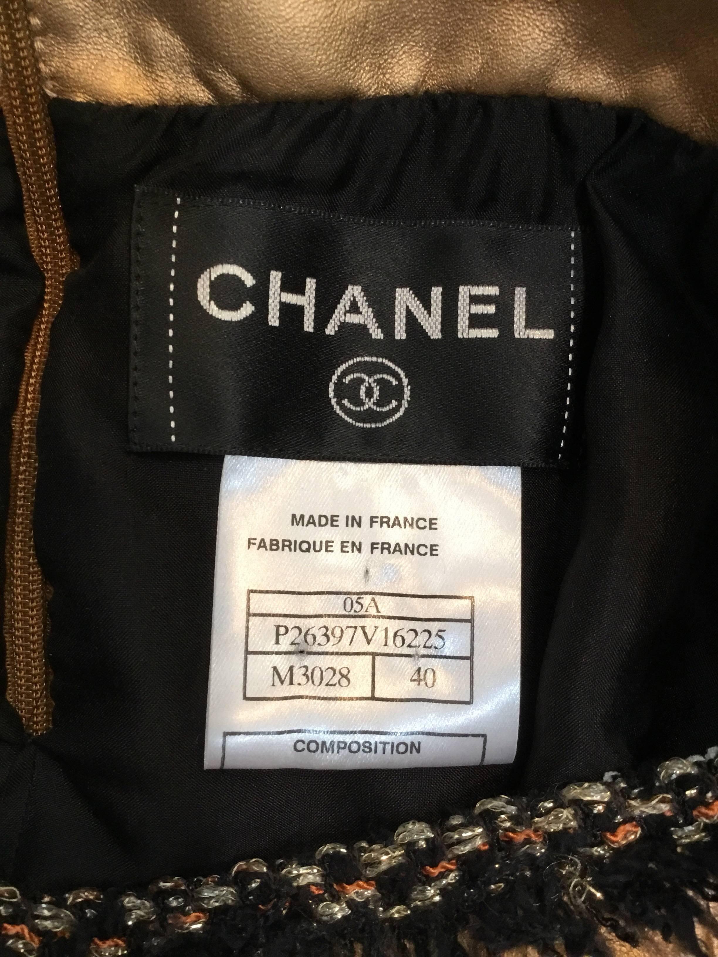 Chanel 2005 A Kollektion Tweed- und Lederrock-Set aus Leder im Angebot 4