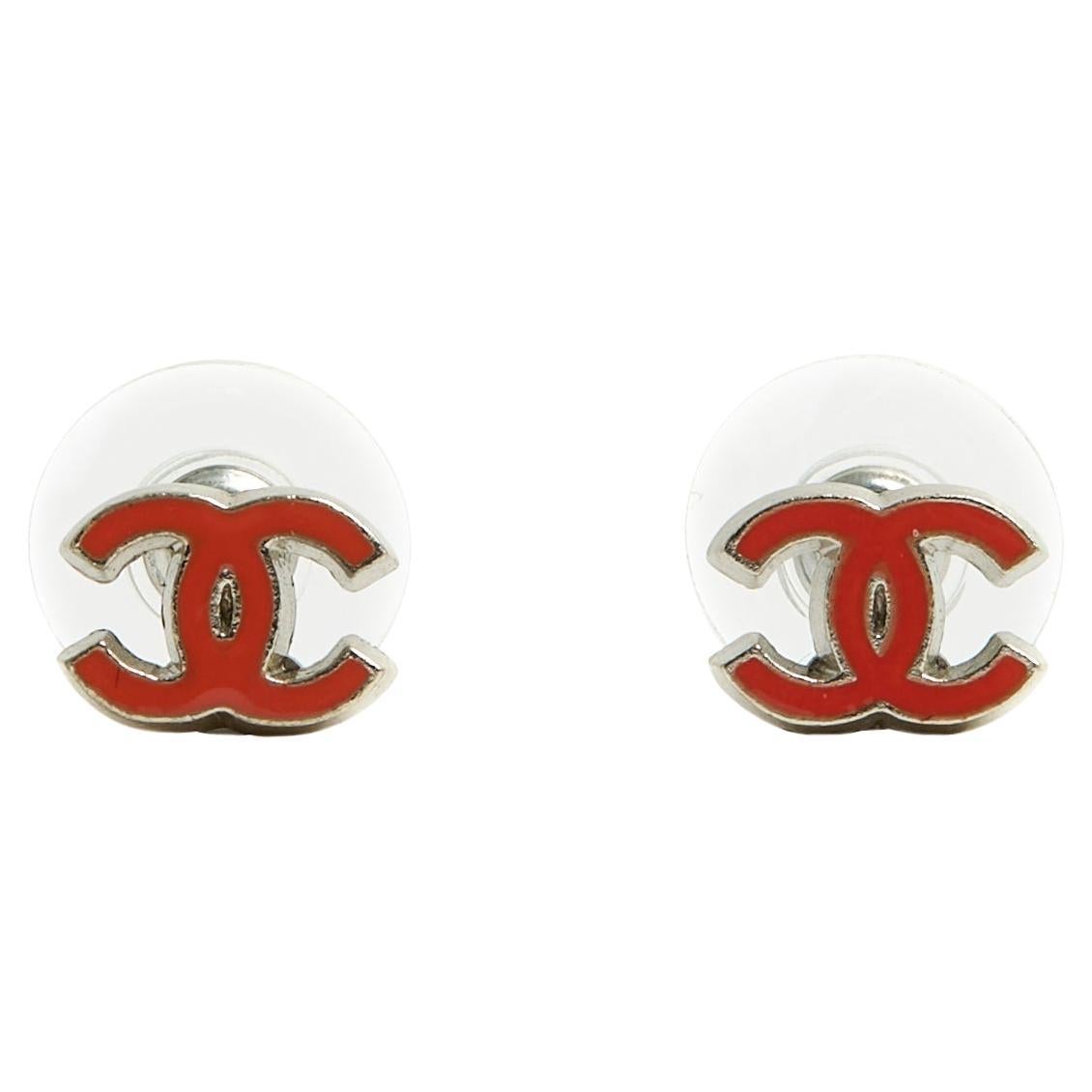 Chanel 2005 Boucles oreille Clou CC Silver Metal Red Enamel Micro Earrings Studs en vente