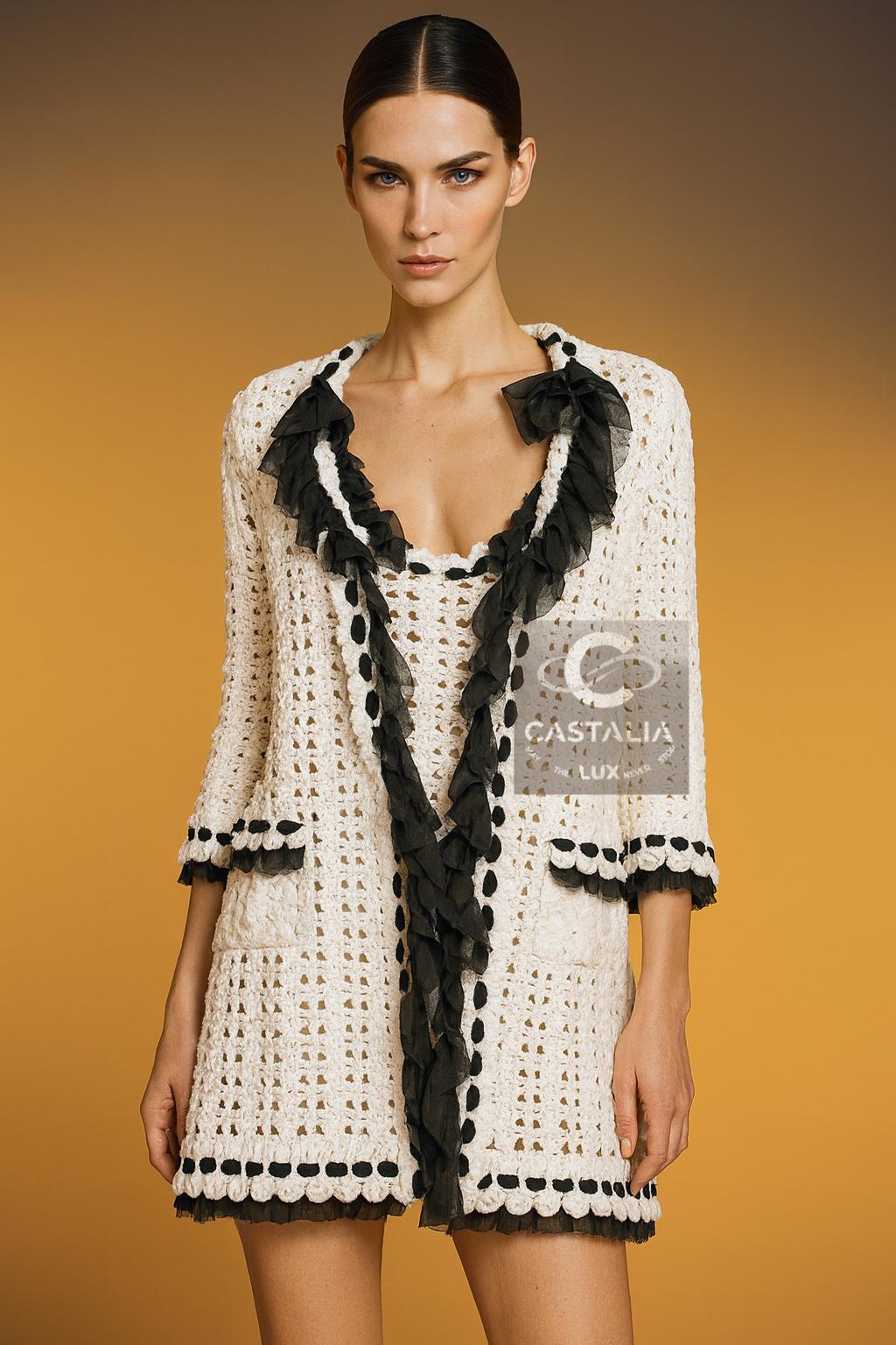 CHANEL 2005 Coleccionistas Crochet Couture Conjunto 40 FR Gris en venta