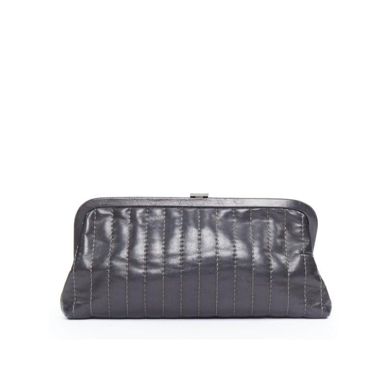 CHANEL 2005 MADEMOISELLE Ligne pochette en agneau noir avec fermeture à glissière Bon état - En vente à Hong Kong, NT