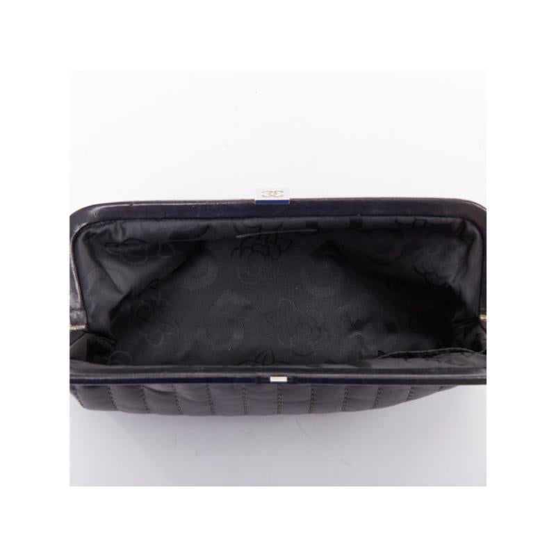 CHANEL 2005 MADEMOISELLE Ligne pochette en agneau noir avec fermeture à glissière en vente 1