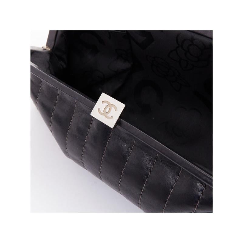 CHANEL 2005 MADEMOISELLE Ligne pochette en agneau noir avec fermeture à glissière en vente 2