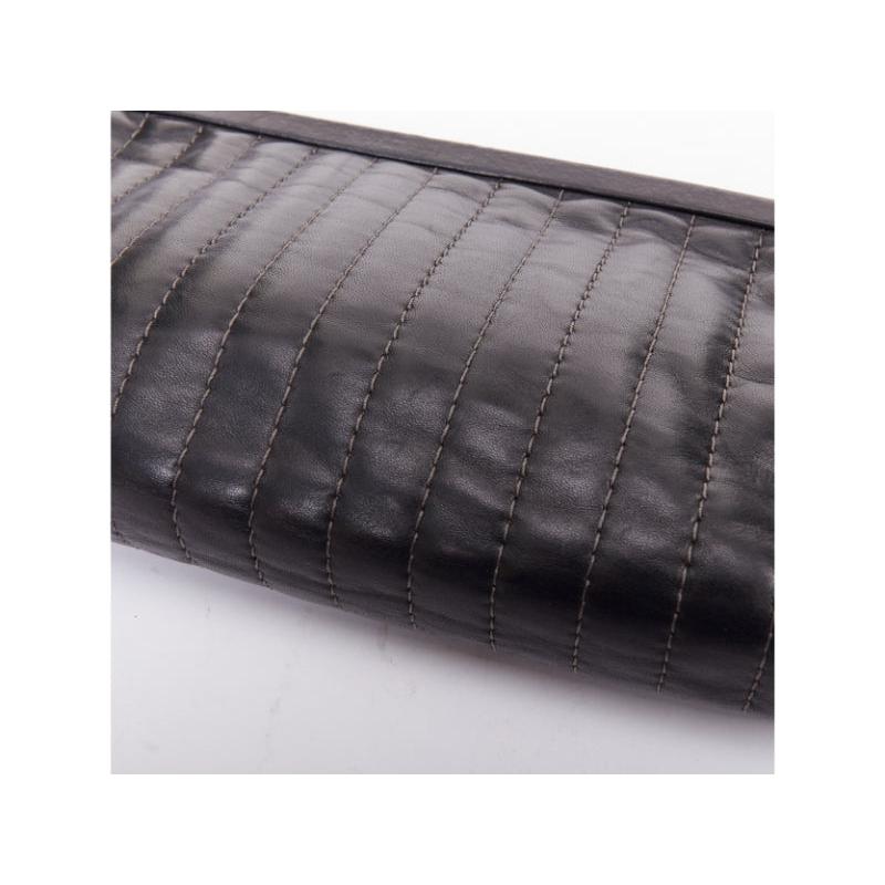 CHANEL 2005 MADEMOISELLE Ligne pochette en agneau noir avec fermeture à glissière en vente 3