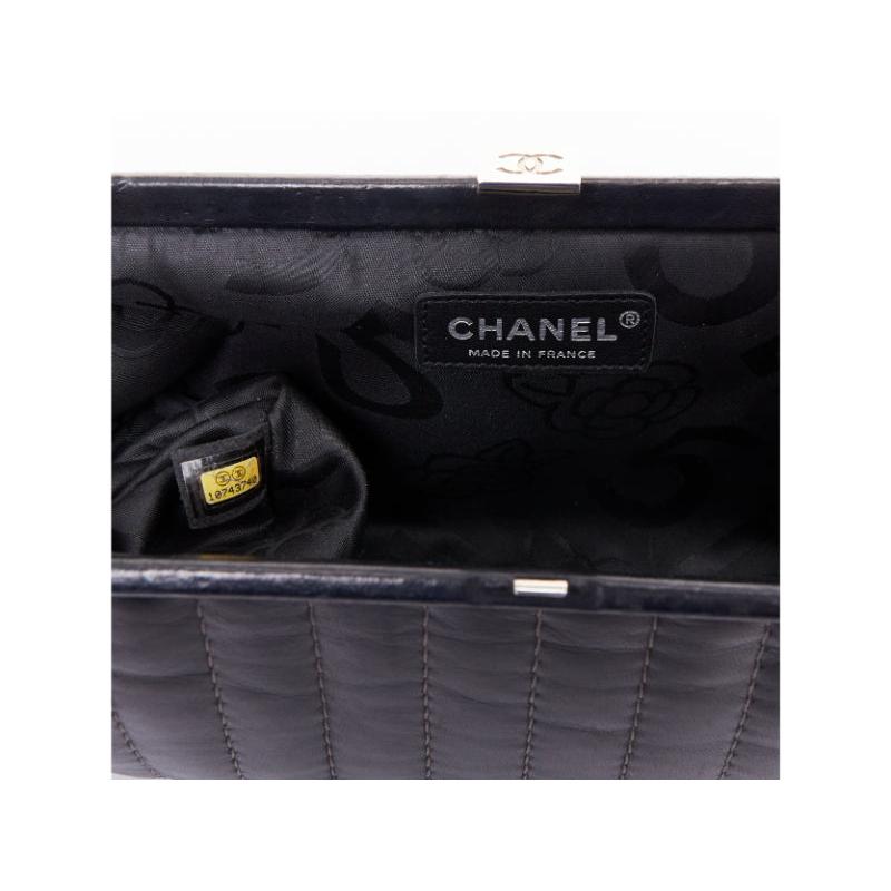 CHANEL 2005 MADEMOISELLE Ligne pochette en agneau noir avec fermeture à glissière en vente 4
