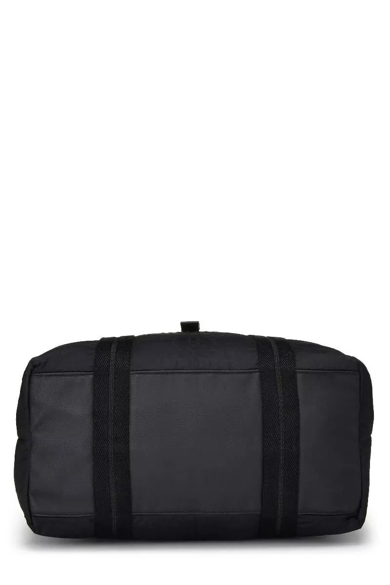 Chanel 2005 Nylon Sport Palestra Viaggio Trapuntato Nylon Grande Borsa Tote in vendita 1