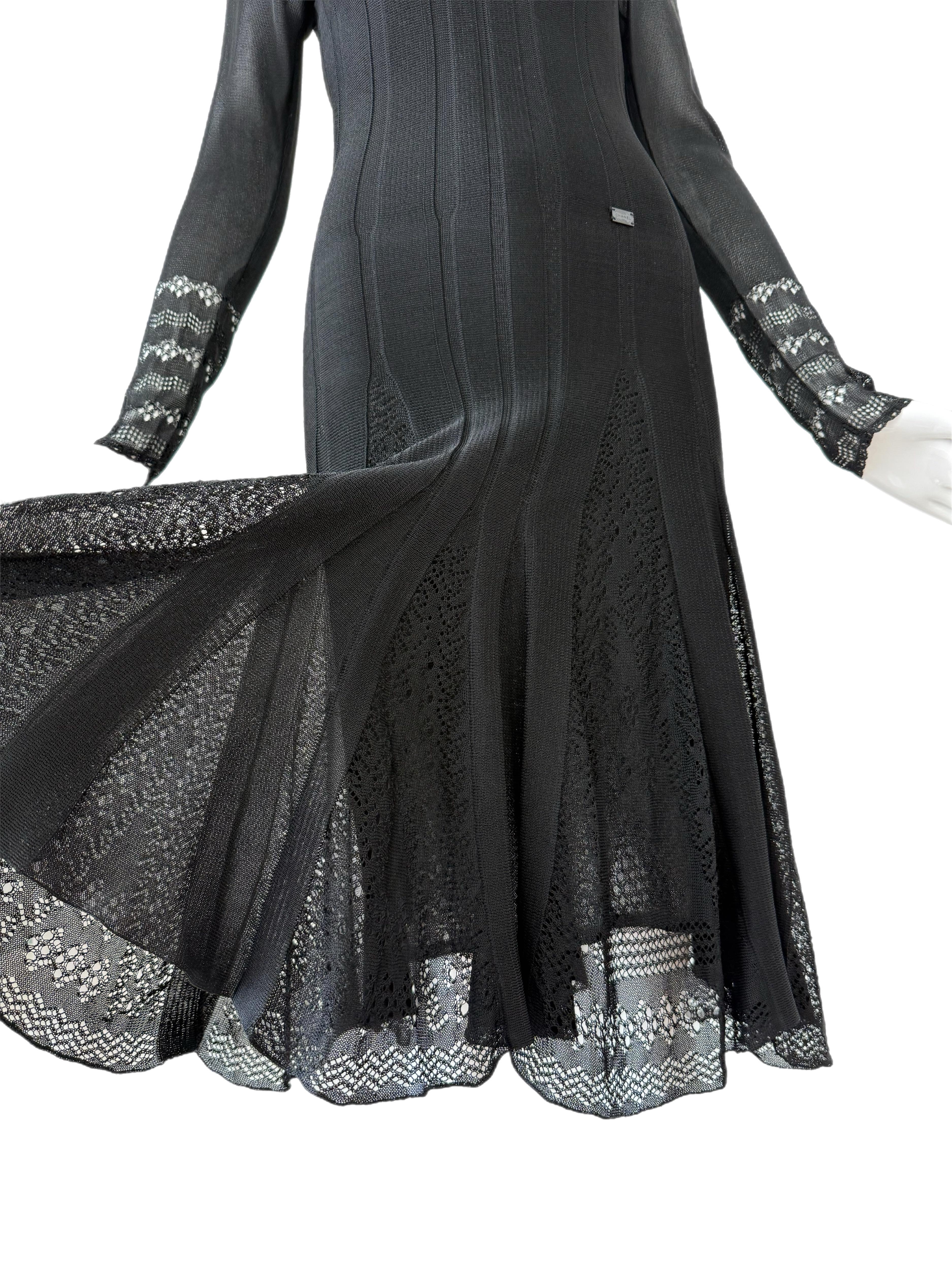CHANEL 2005 Vintage Schwarzes langärmeliges Vintage-Kleid aus Pointelle im Angebot 6