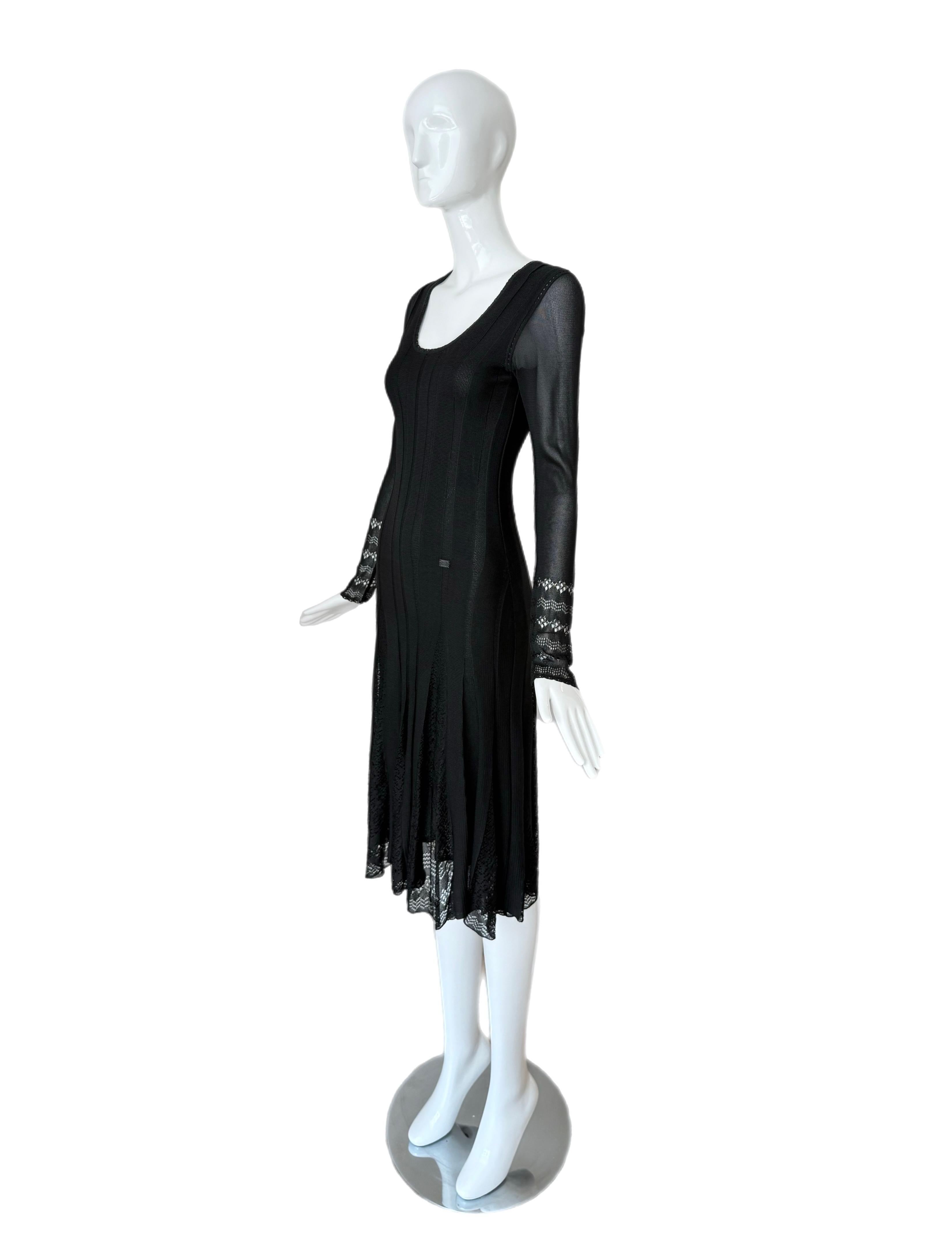 CHANEL 2005 Vintage Schwarzes langärmeliges Vintage-Kleid aus Pointelle im Angebot 9