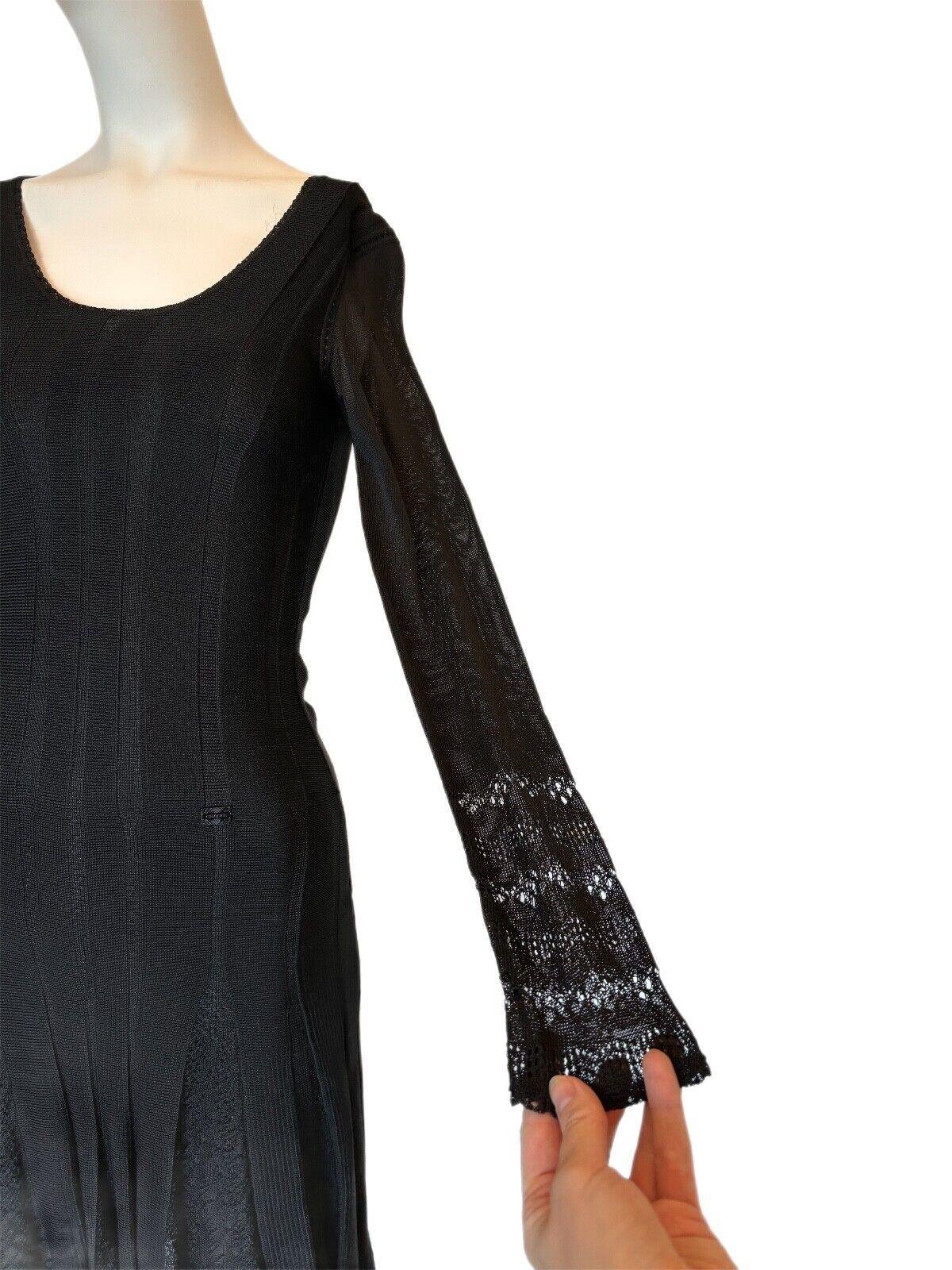 Chanel
2005
Vintage
Black
Excellent condition, no flaws
FR36 fits true to size, like an XXS/XS

FINAL SALE