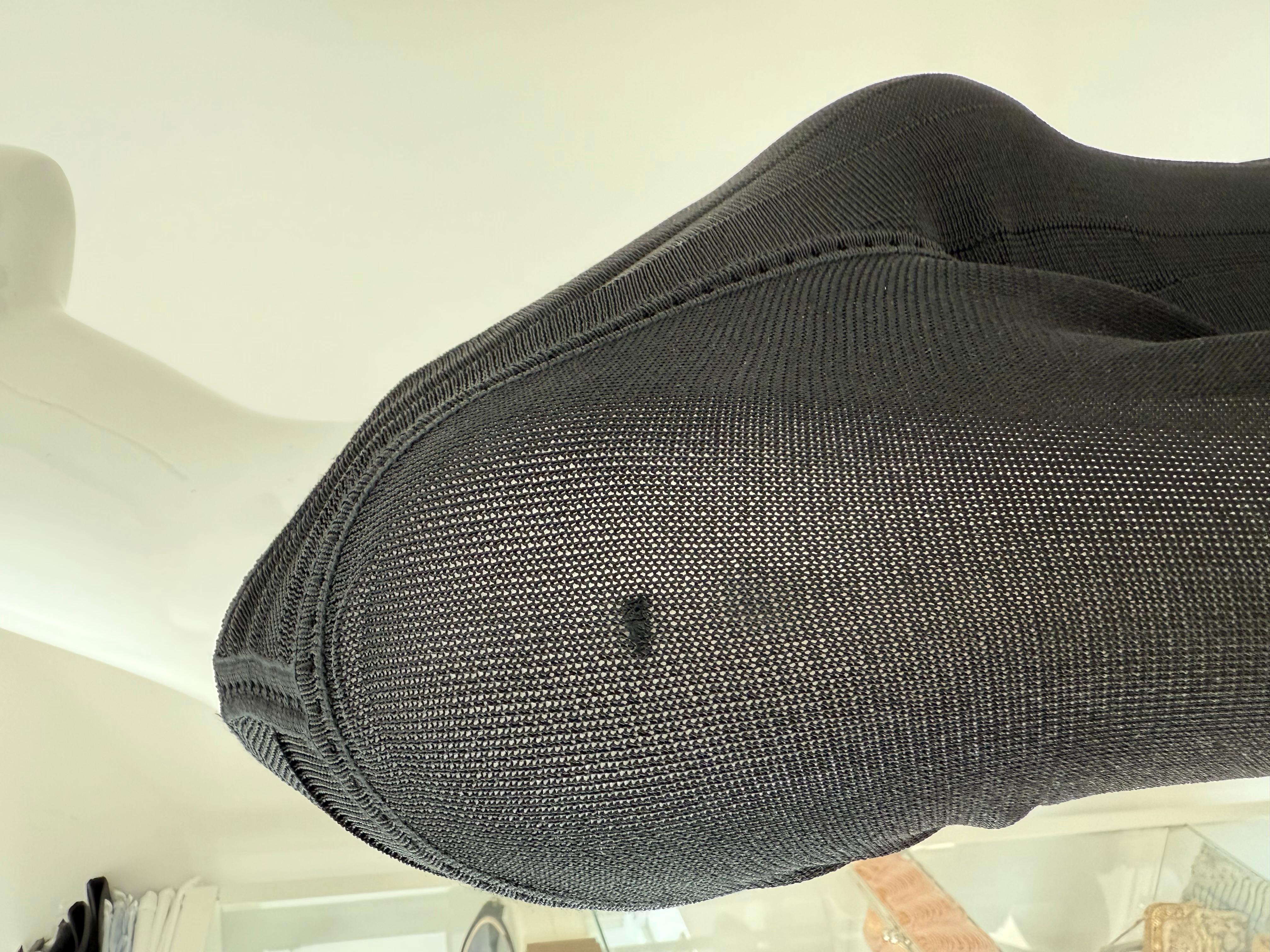 CHANEL 2005 Vintage Schwarzes langärmeliges Vintage-Kleid aus Pointelle im Angebot 5