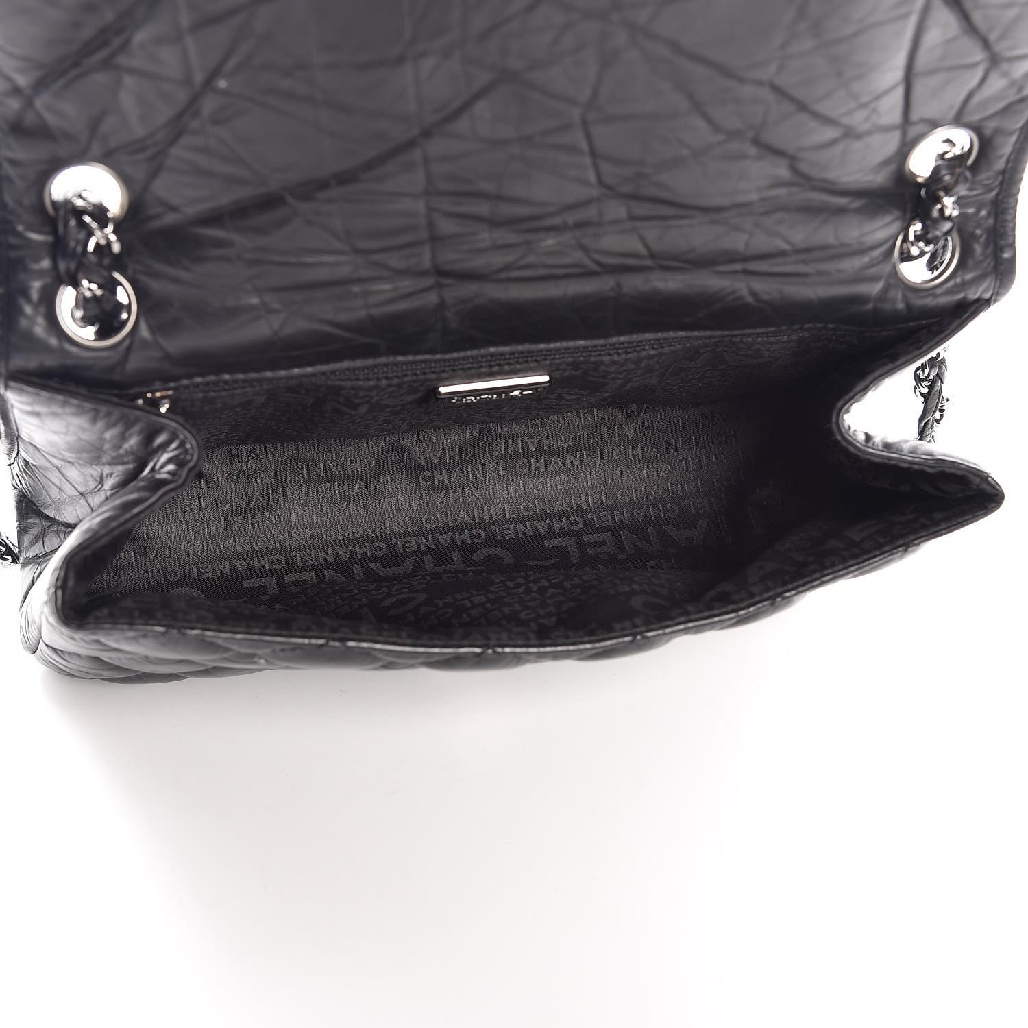 Chanel 2005 Vintage Soft Distressed Leather Diamond Quilted Classic Flap Bag For Sale 2
