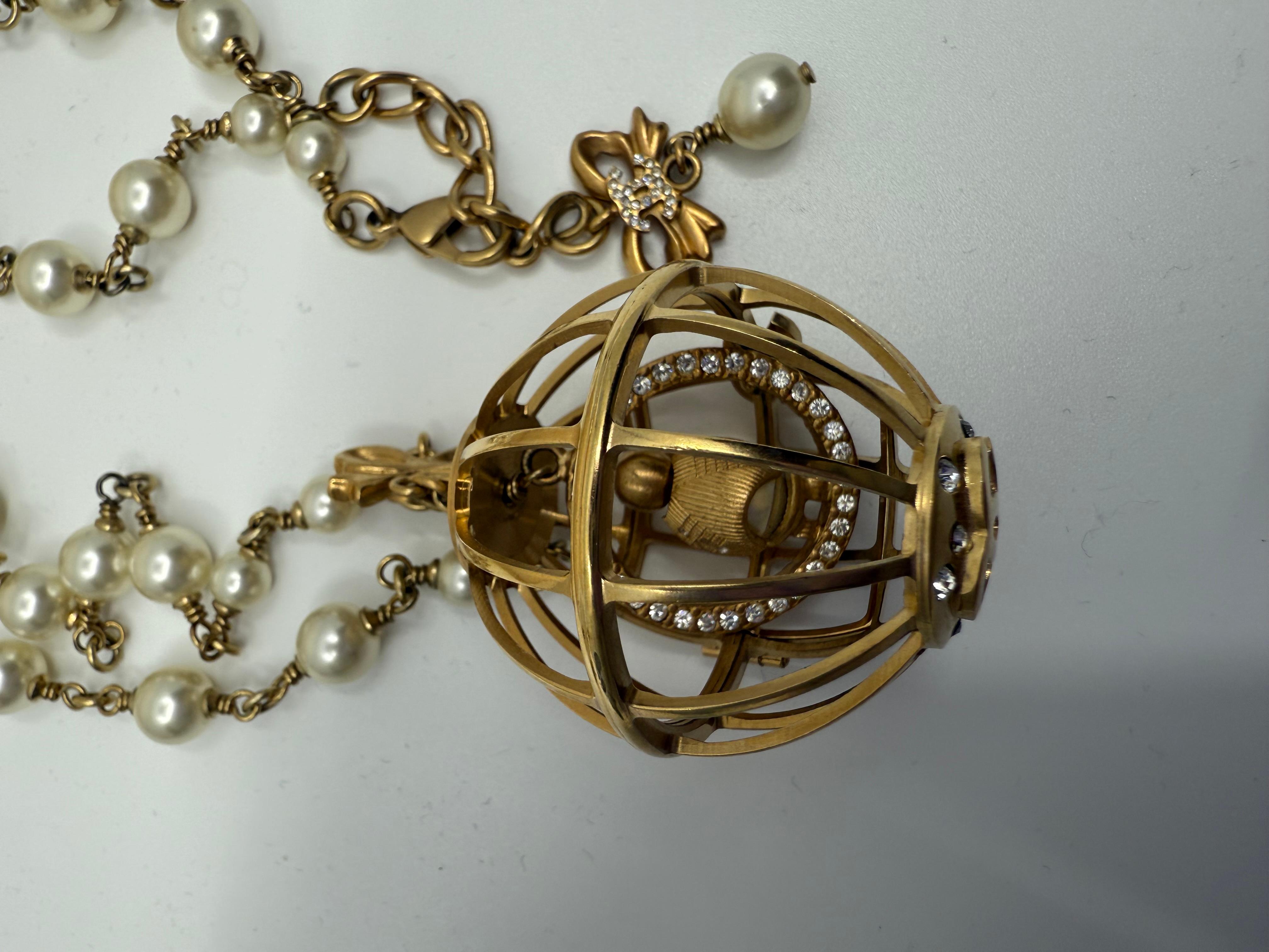 Chanel 2006 Vogelkäfig CC Vogel Bogen Ornament Perle lange Halskette im Angebot 2