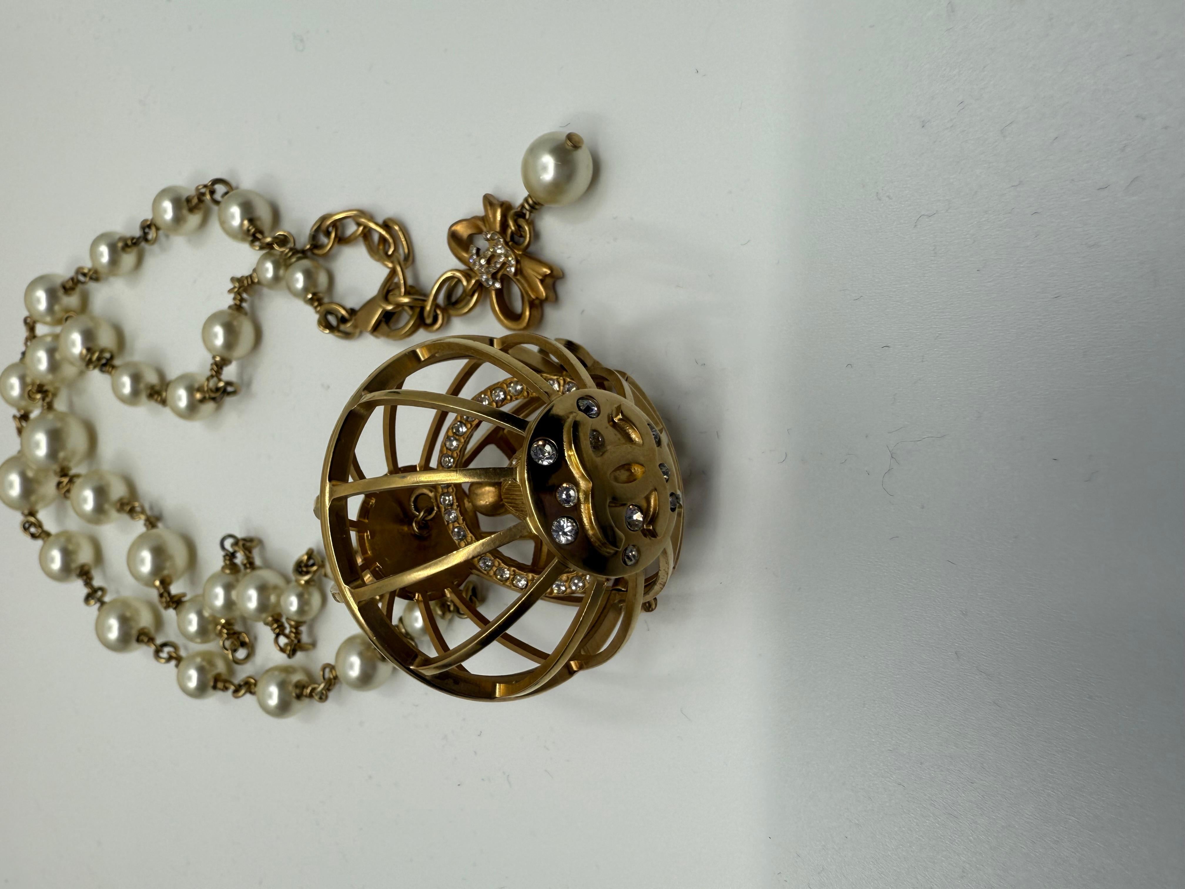 Chanel 2006 Vogelkäfig CC Vogel Bogen Ornament Perle lange Halskette im Angebot 3