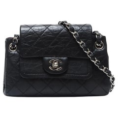 Chanel 2006 Black Lambskin Diamond Quilted Vintage Shoulder Bag