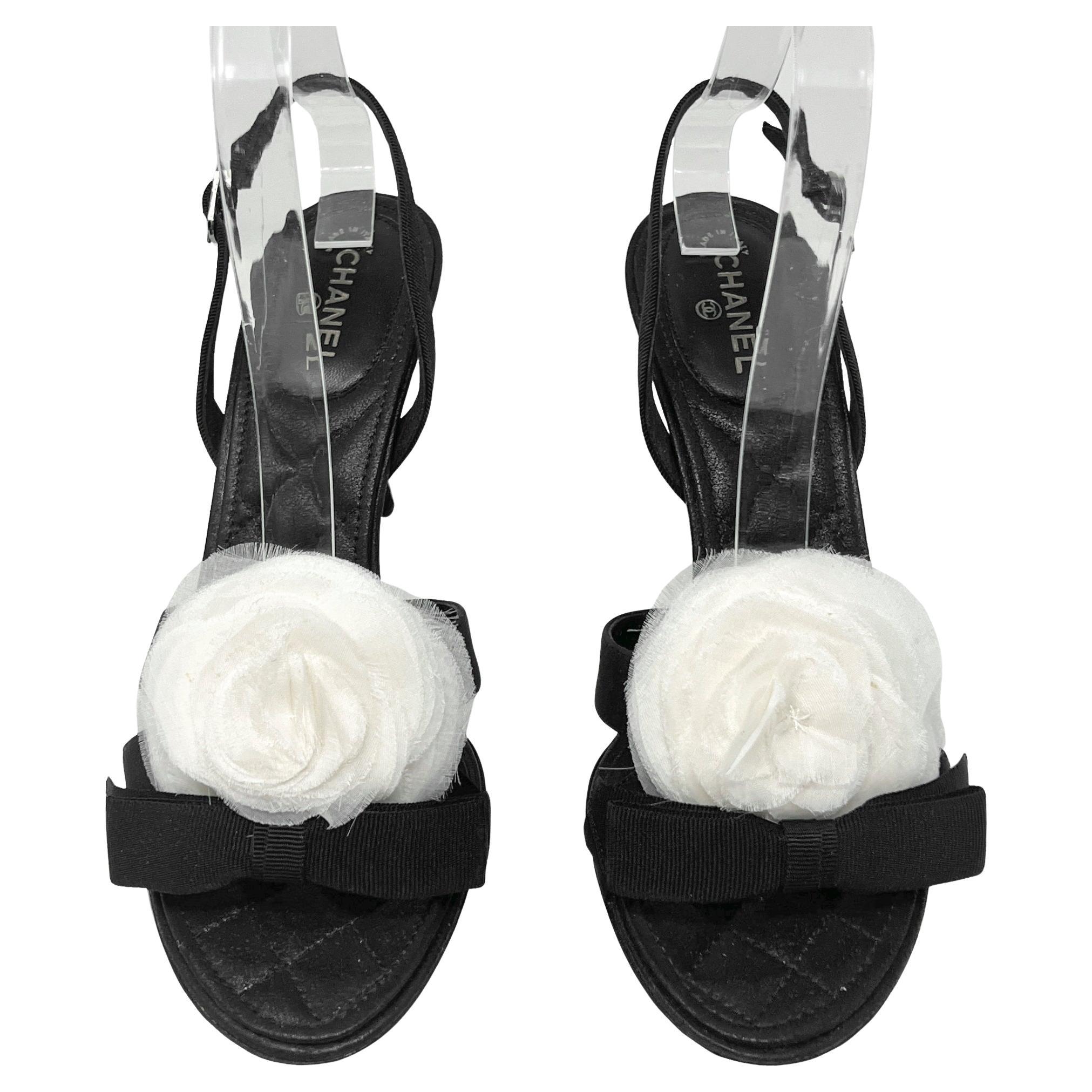 Chanel 2006 Black Satin Camellia Slingback Heels, 38 en venta