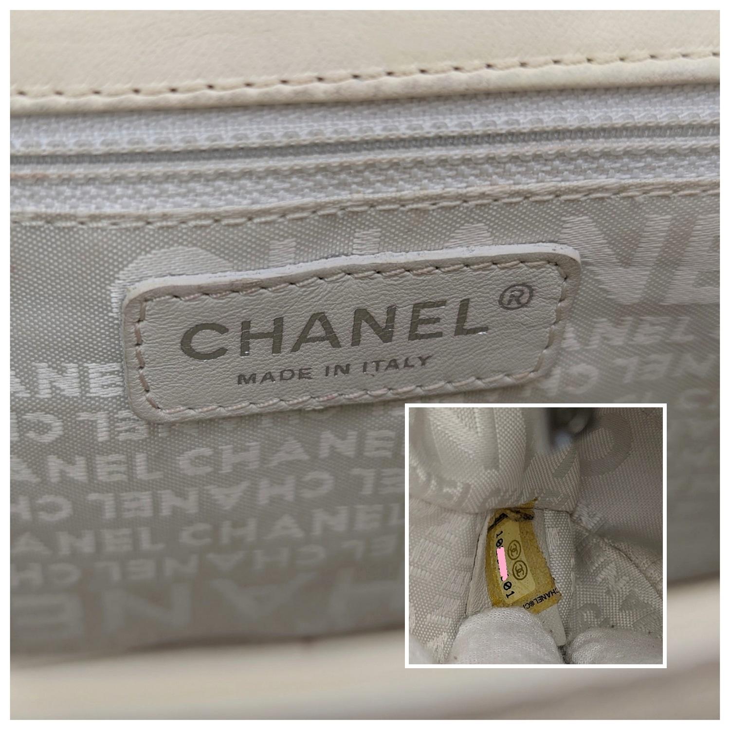 Chanel 2006 Chocolate Bar Lambskin Bicolor Kiss-Lock Flap For Sale 1