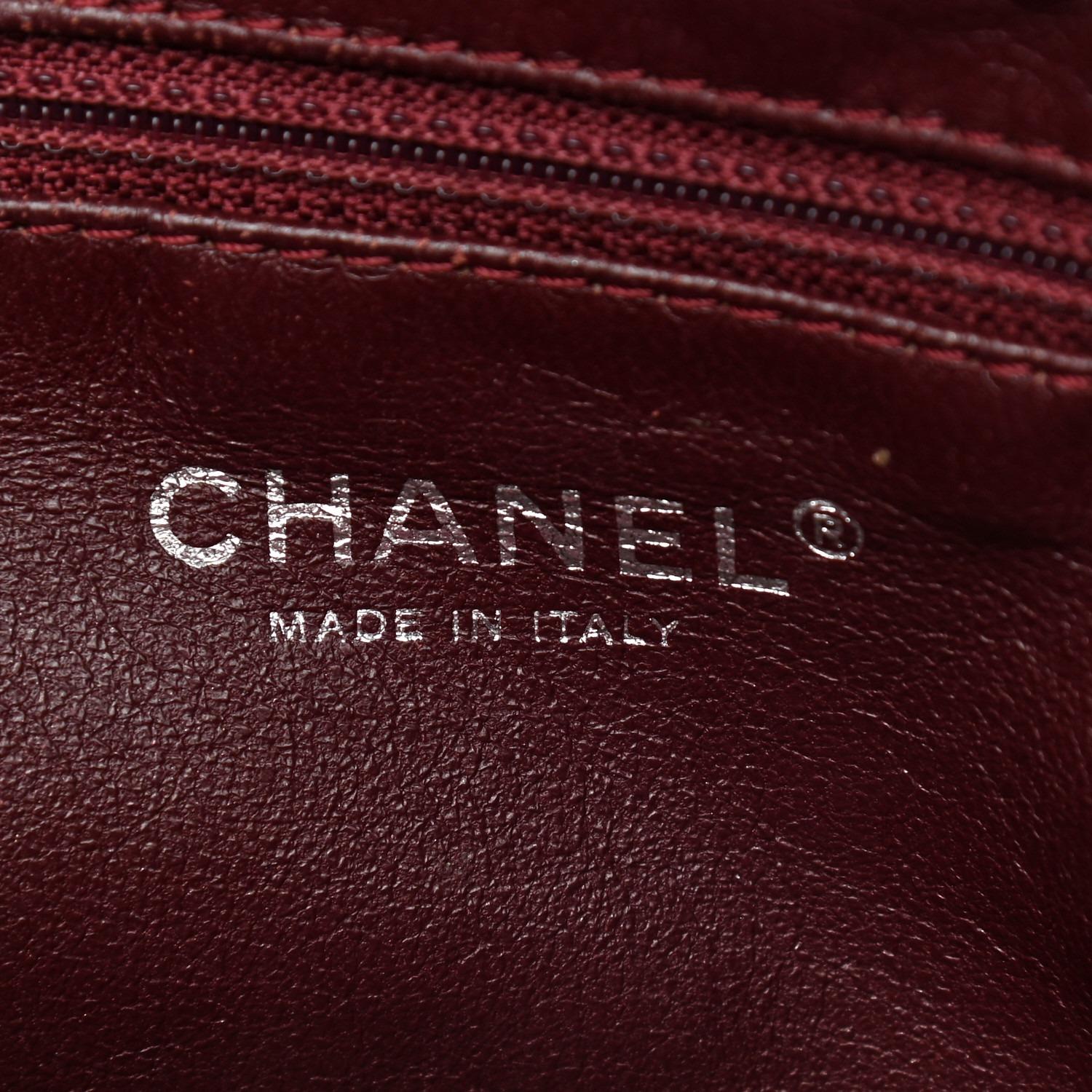 Chanel 2006 Satchel Bowler Silueta Alargada Piel de cordero suave mantecosa en venta 5