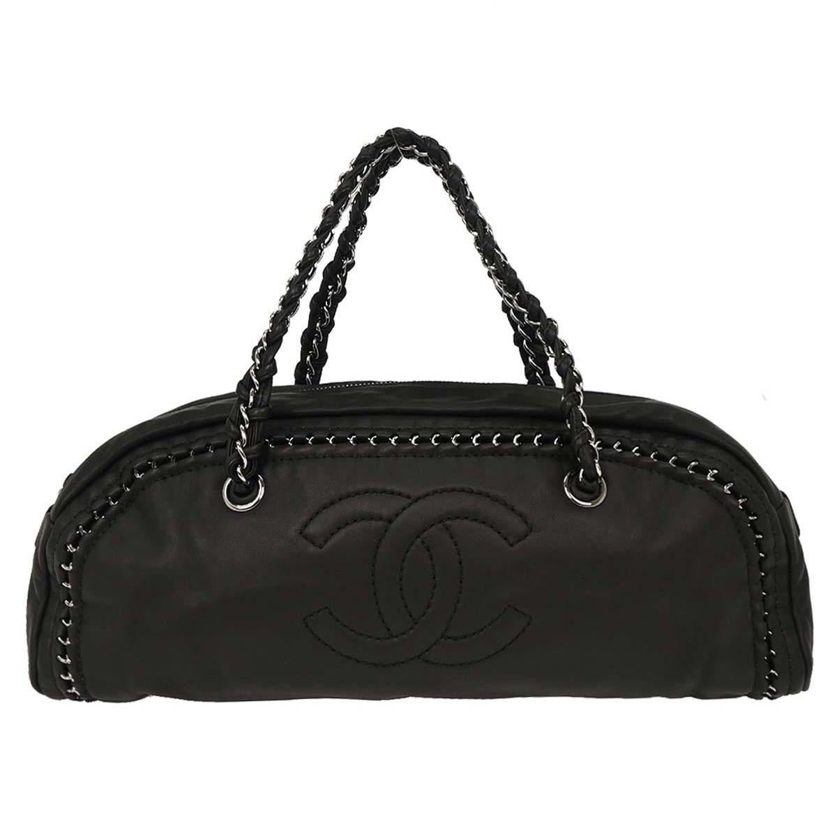 Chanel 2006 Silhouette allongée Sac à main Bowler Cuir d'agneau doux comme du beurre en vente 7