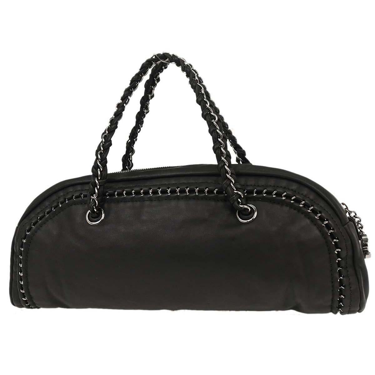 Chanel 2006 Silhouette allongée Sac à main Bowler Cuir d'agneau doux comme du beurre en vente 8