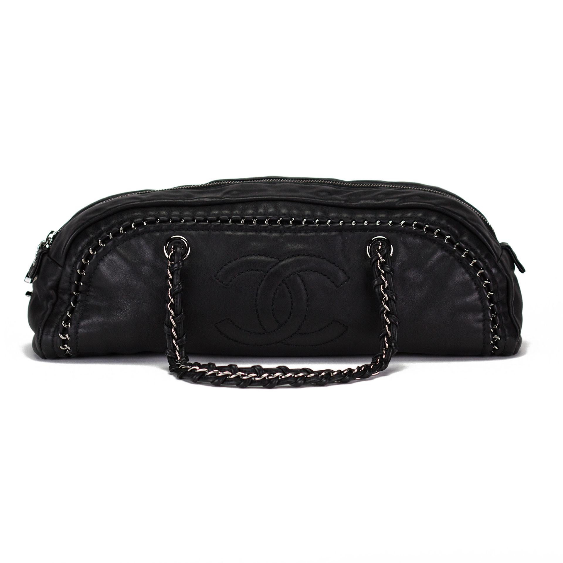 Chanel 2006 Satchel Bowler Silueta Alargada Piel de cordero suave mantecosa en venta 3