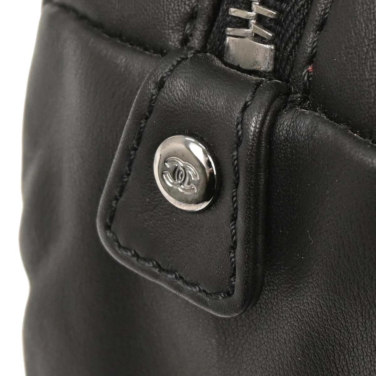 Chanel 2006 Silhouette allongée Sac à main Bowler Cuir d'agneau doux comme du beurre en vente 3