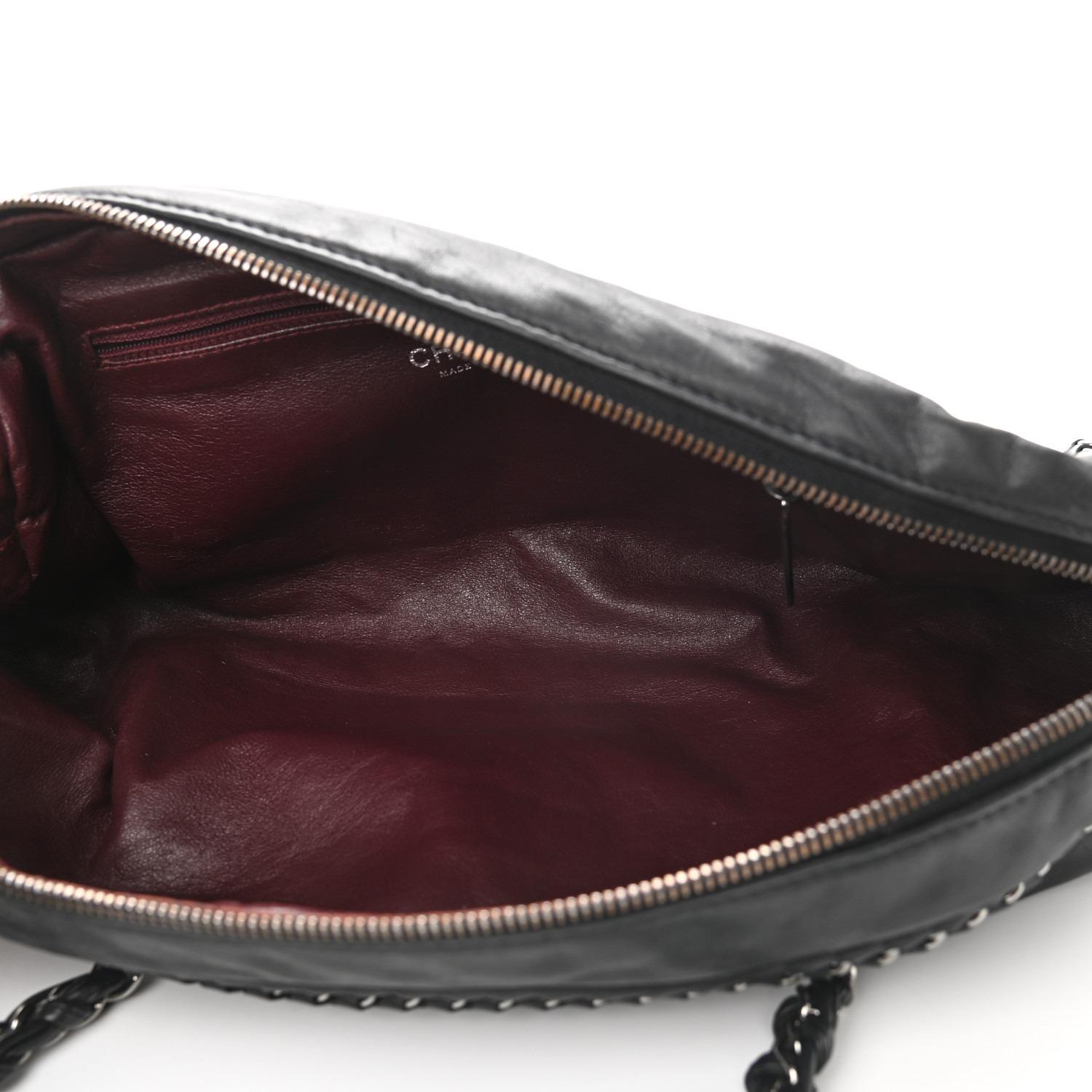 Chanel 2006 Satchel Bowler Silueta Alargada Piel de cordero suave mantecosa en venta 4