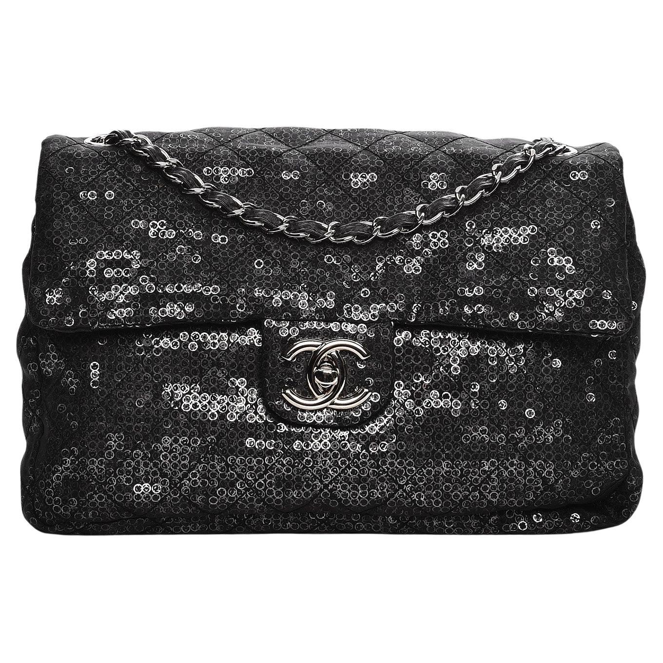 Chanel 2009 Jumbo Quilted Classic Flap Hidden Mesh Black Sequins Shoulder Bag en vente