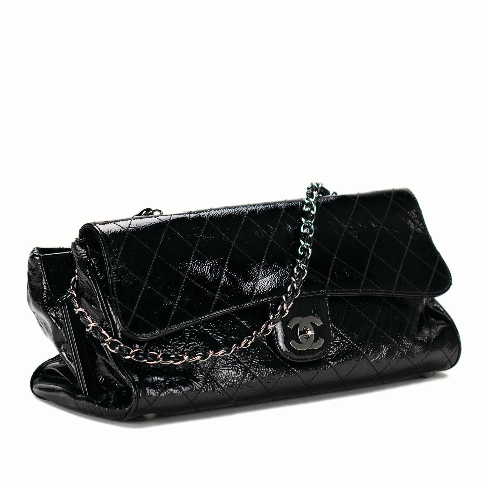 Black Chanel 2006 Large Classic Flap Patent Kiss-lock Multi Compartment Tote Bag For Sale