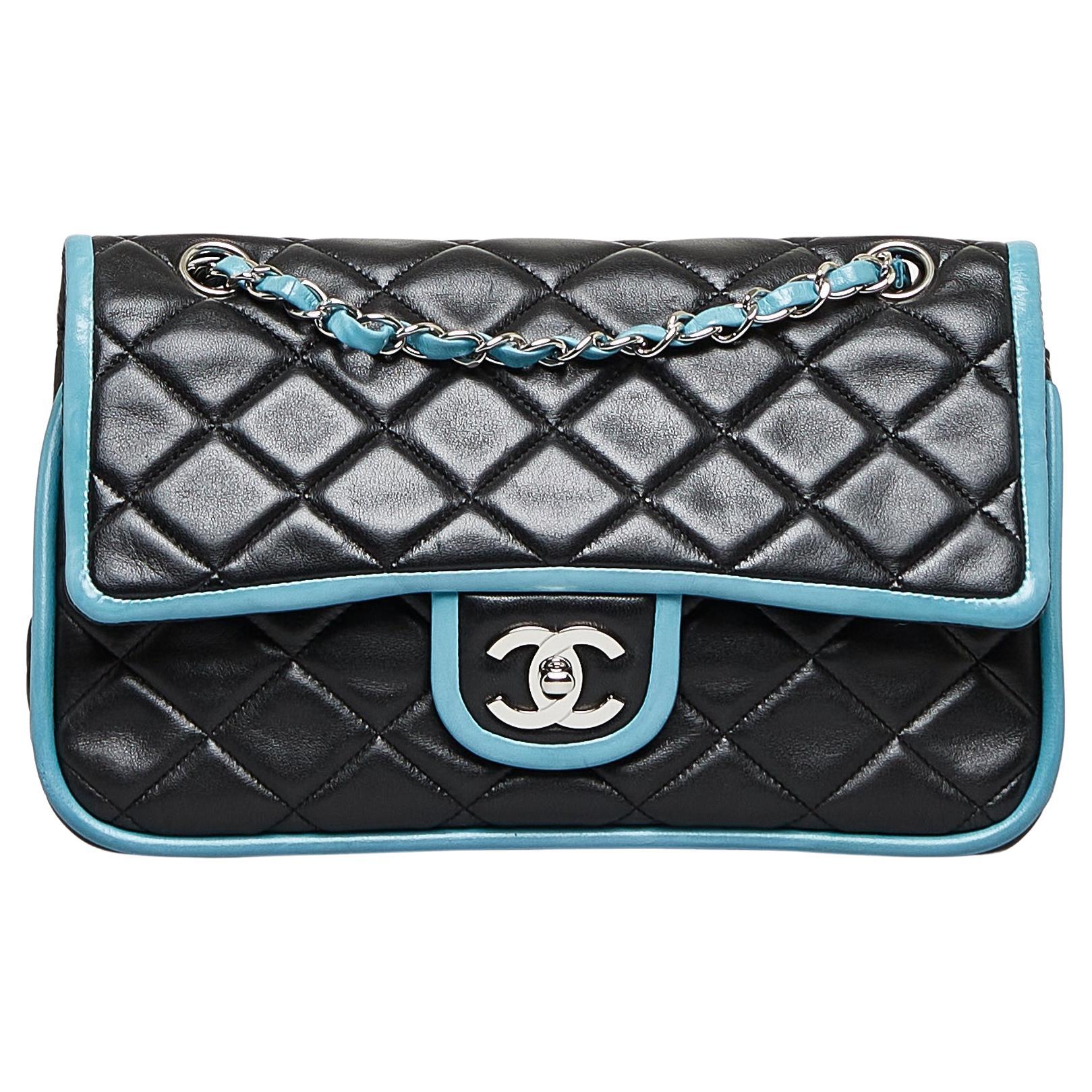 Women's Chanel 2006 Medium Double Classic Flap in Black Lambskin Turquoise Piping Bag For Sale