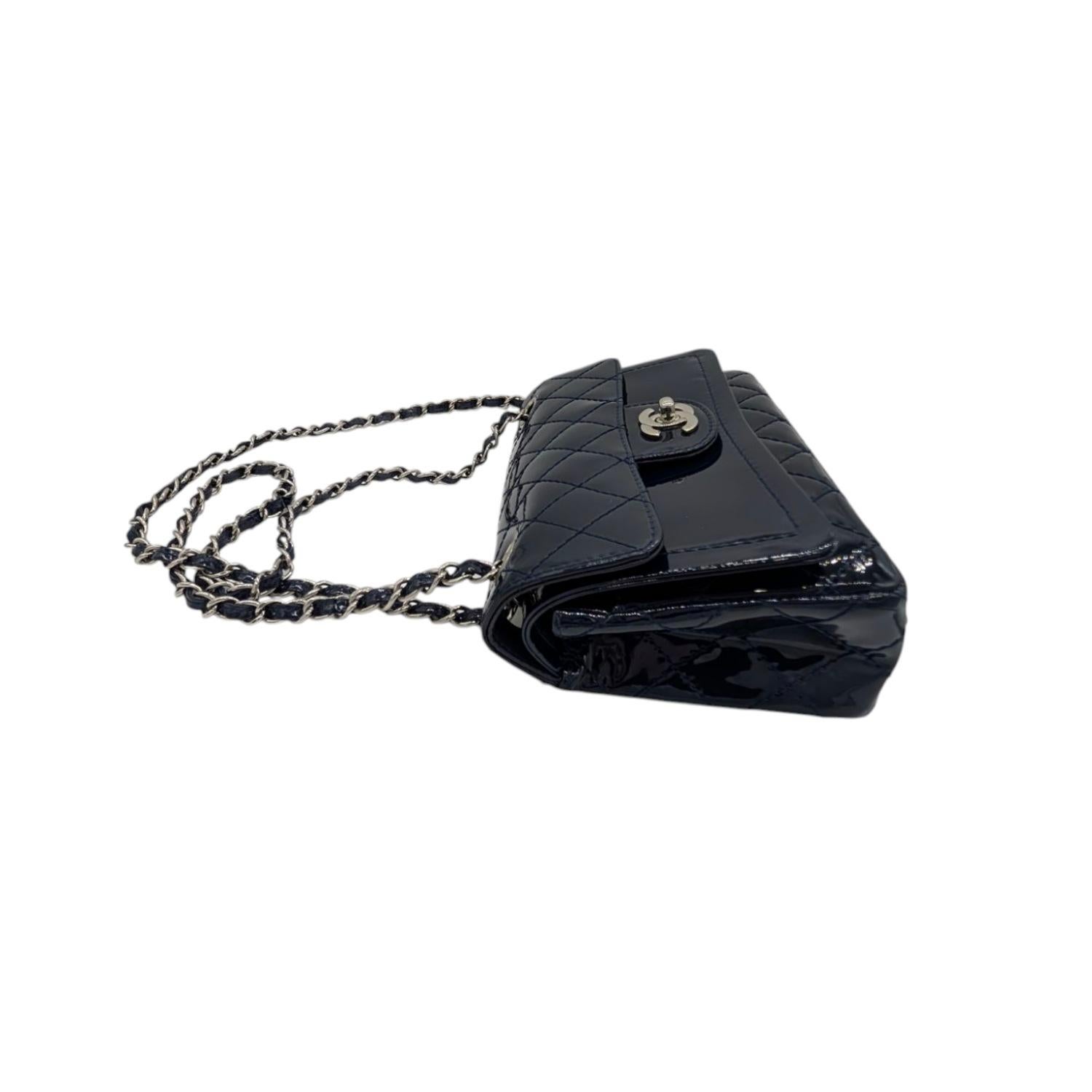 De las mujeres Chanel 2006 Charol Piel de Becerro Clásico Rectángulo Mini Solapa Doble en venta
