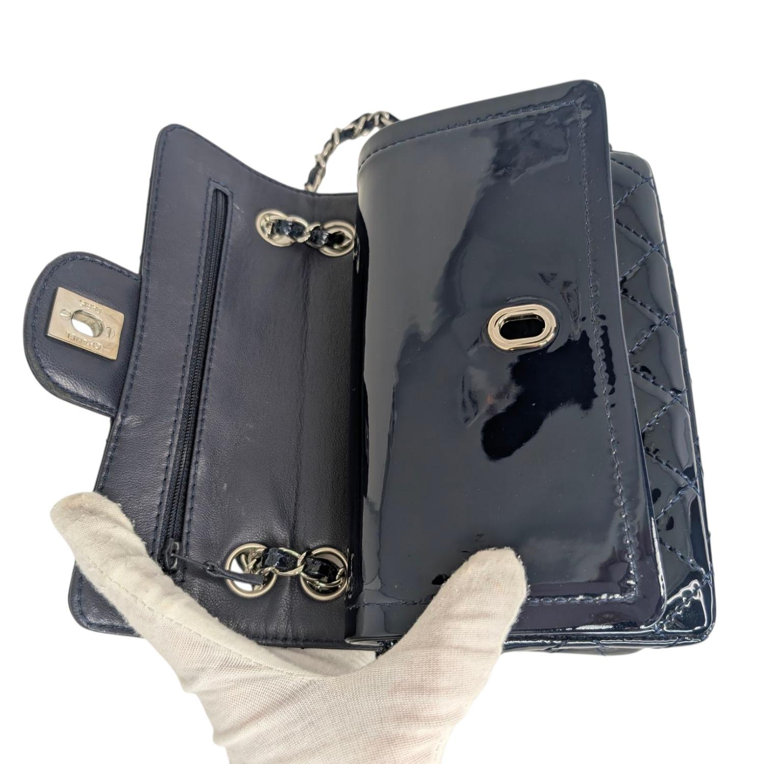 Chanel 2006 Charol Piel de Becerro Clásico Rectángulo Mini Solapa Doble en venta 2