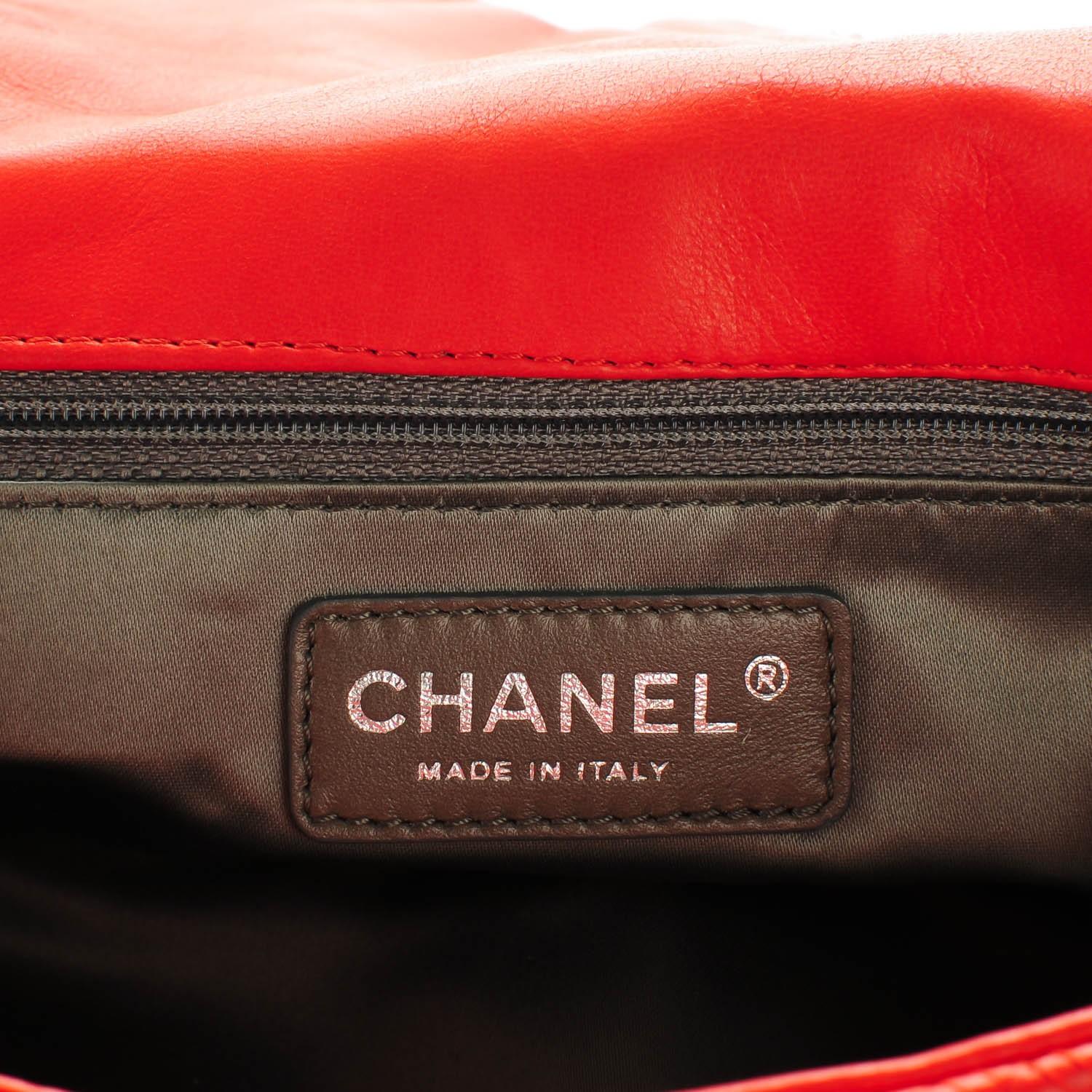 Chanel 2006 Rare Neon Red Coral Soft Lambskin Stitched Medium Classic Flap Bag For Sale 5