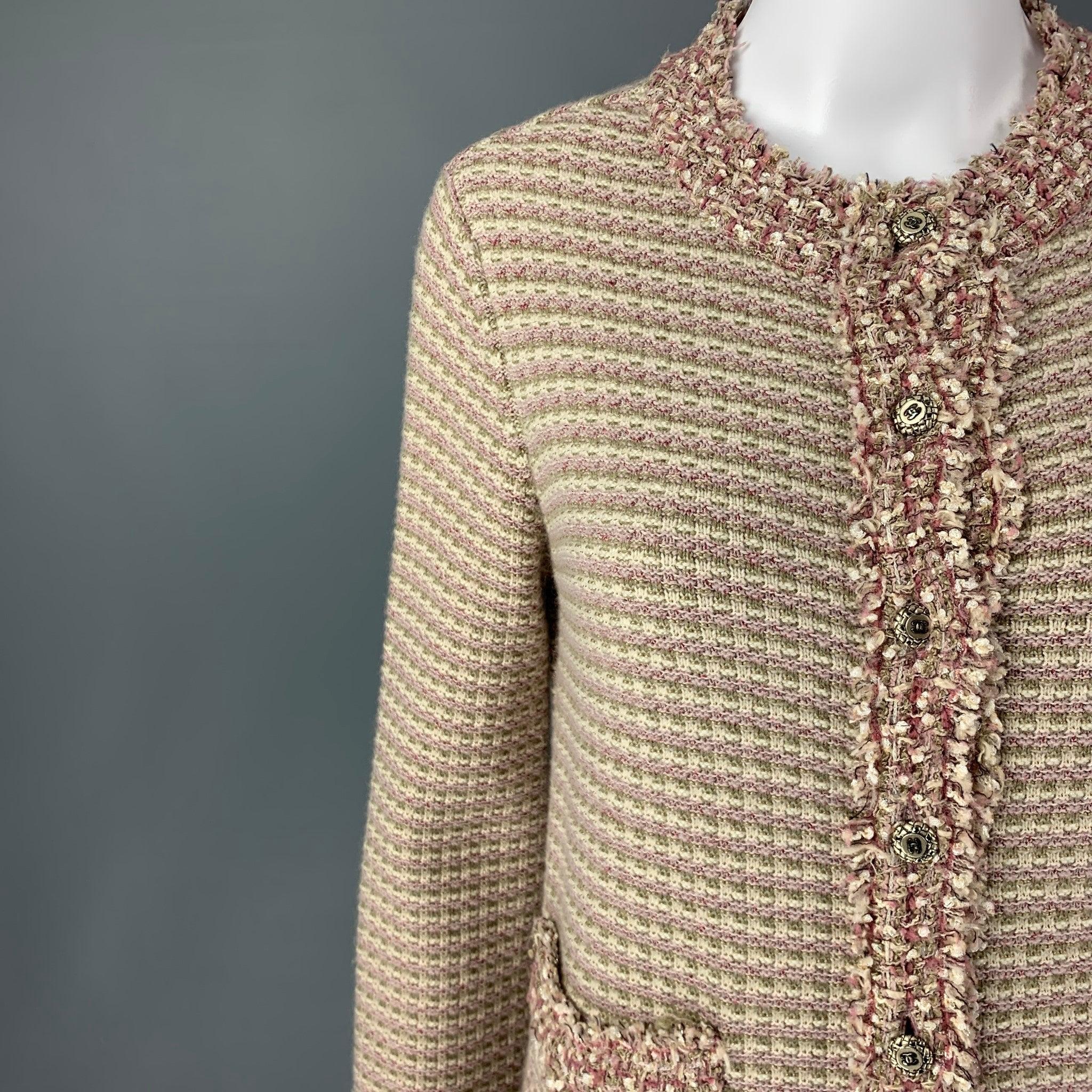CHANEL cardigan comes in a pink & cream textured knitted cashmere blend featuring silver tone logo buttons, front pockets, long sleeves, and a buttoned closure. Made in Italy.
Excellent
Pre-Owned Condition. 

Marked:   06C B2944 38 

Measurements: 
