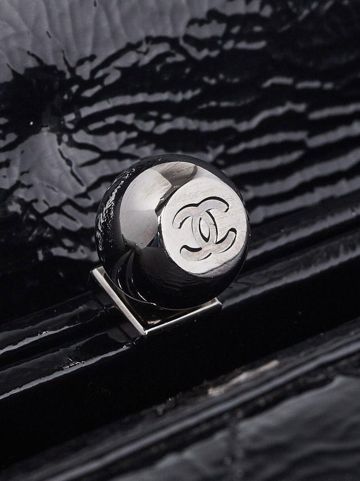 Chanel 2006 Small Patent Flap Bag Kiss lock Multi Compartment Shoulder Tote Bag en vente 7