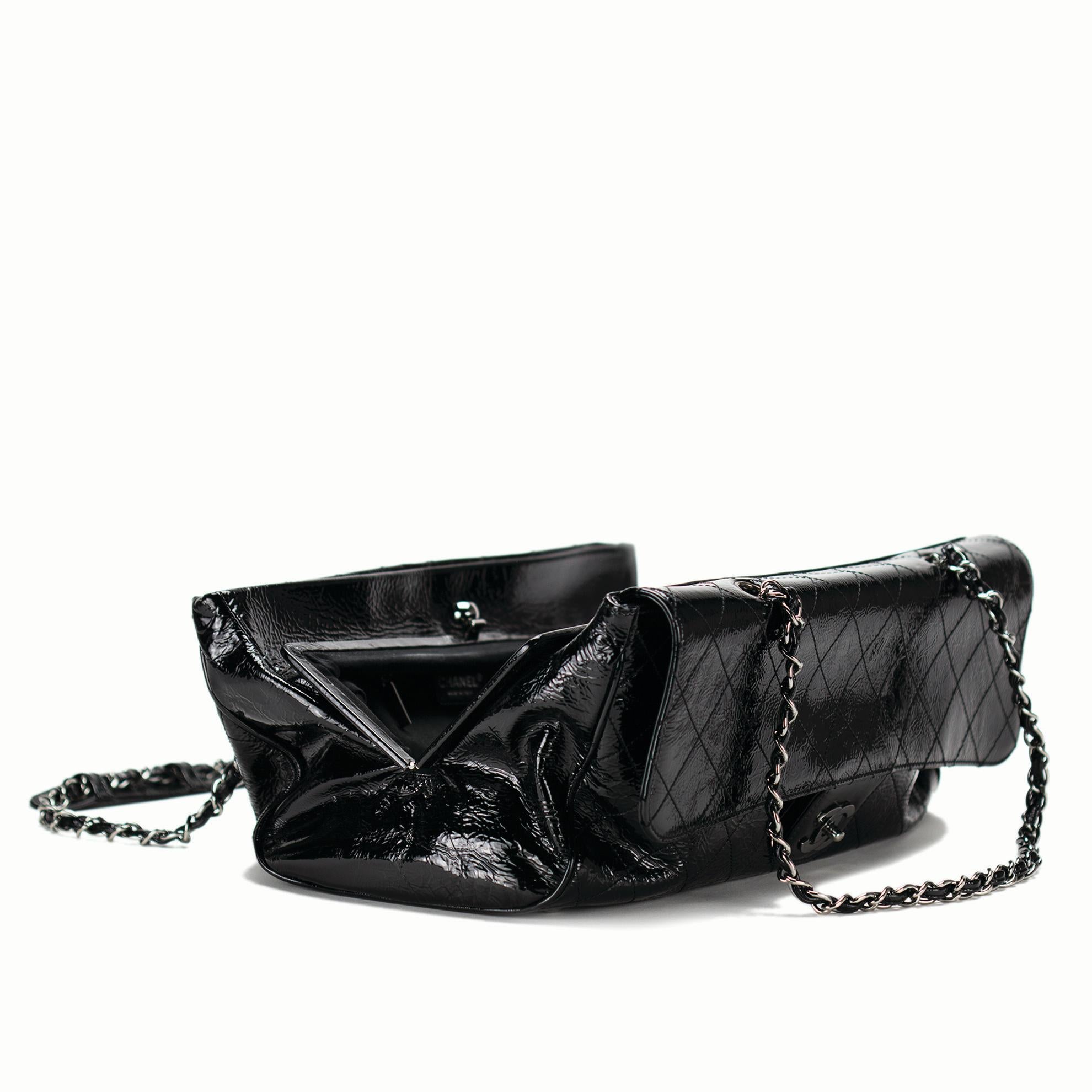 Chanel 2006 Small Patent Flap Bag Kiss lock Multi Compartment Shoulder Tote Bag en vente 3
