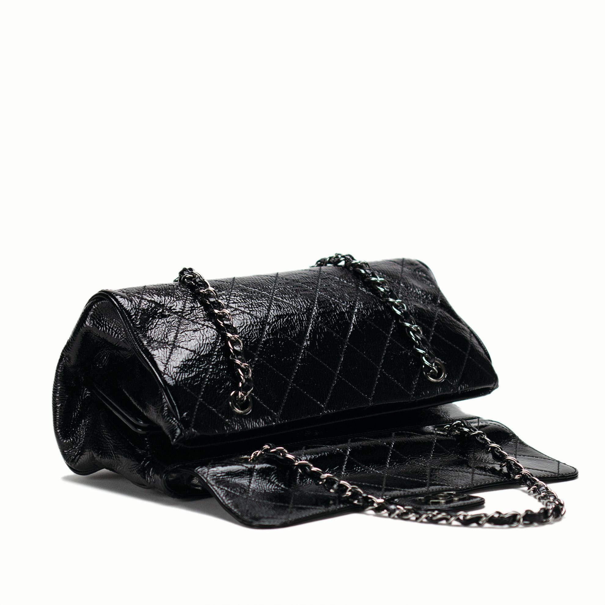 Chanel 2006 Small Patent Flap Bag Kiss lock Multi Compartment Shoulder Tote Bag in vendita 2